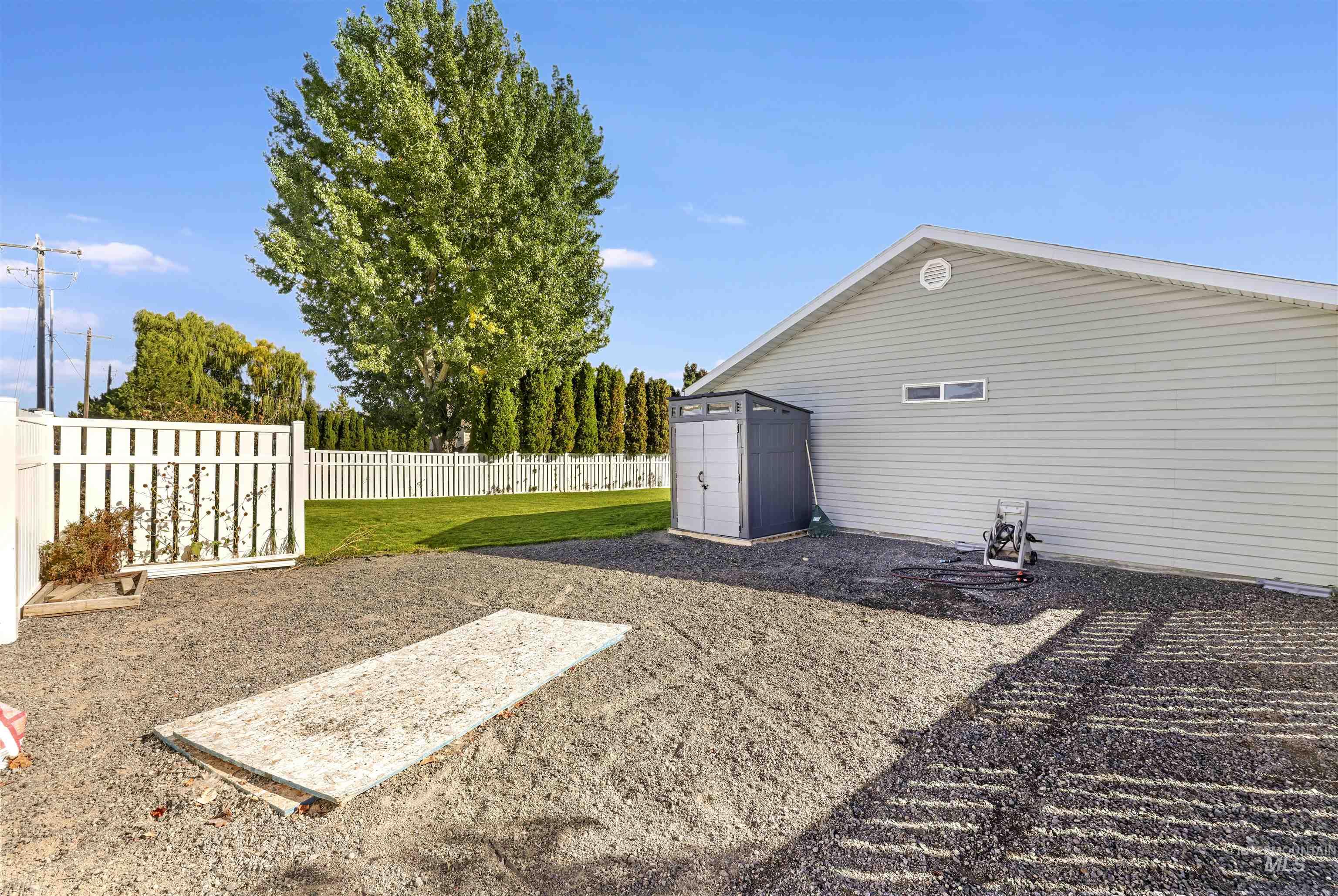 490 Silver Pheasant Ave, Twin Falls, Idaho 83301, 3 Bedrooms, 2 Bathrooms, Residential For Sale, Price $320,000, 98965405