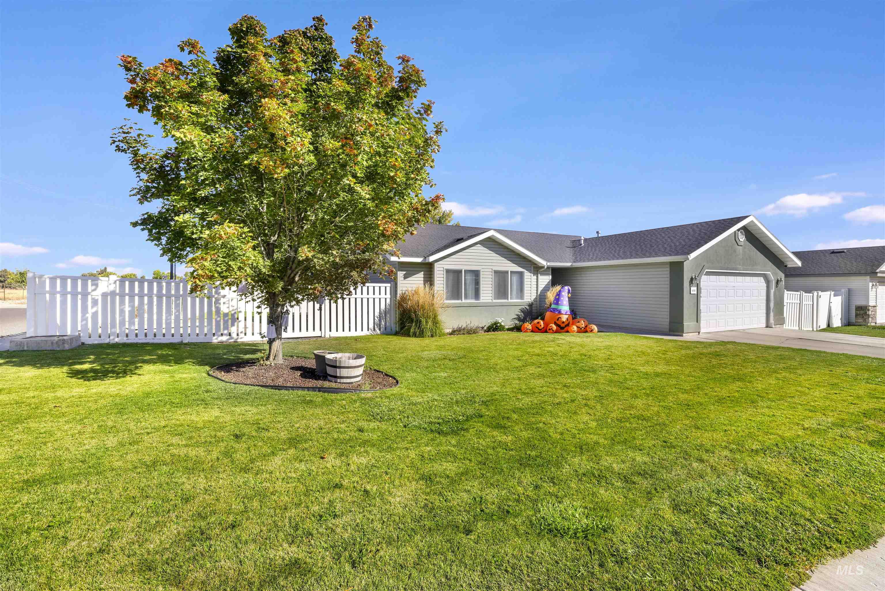 490 Silver Pheasant Ave, Twin Falls, Idaho 83301, 3 Bedrooms, 2 Bathrooms, Residential For Sale, Price $320,000, 98965405