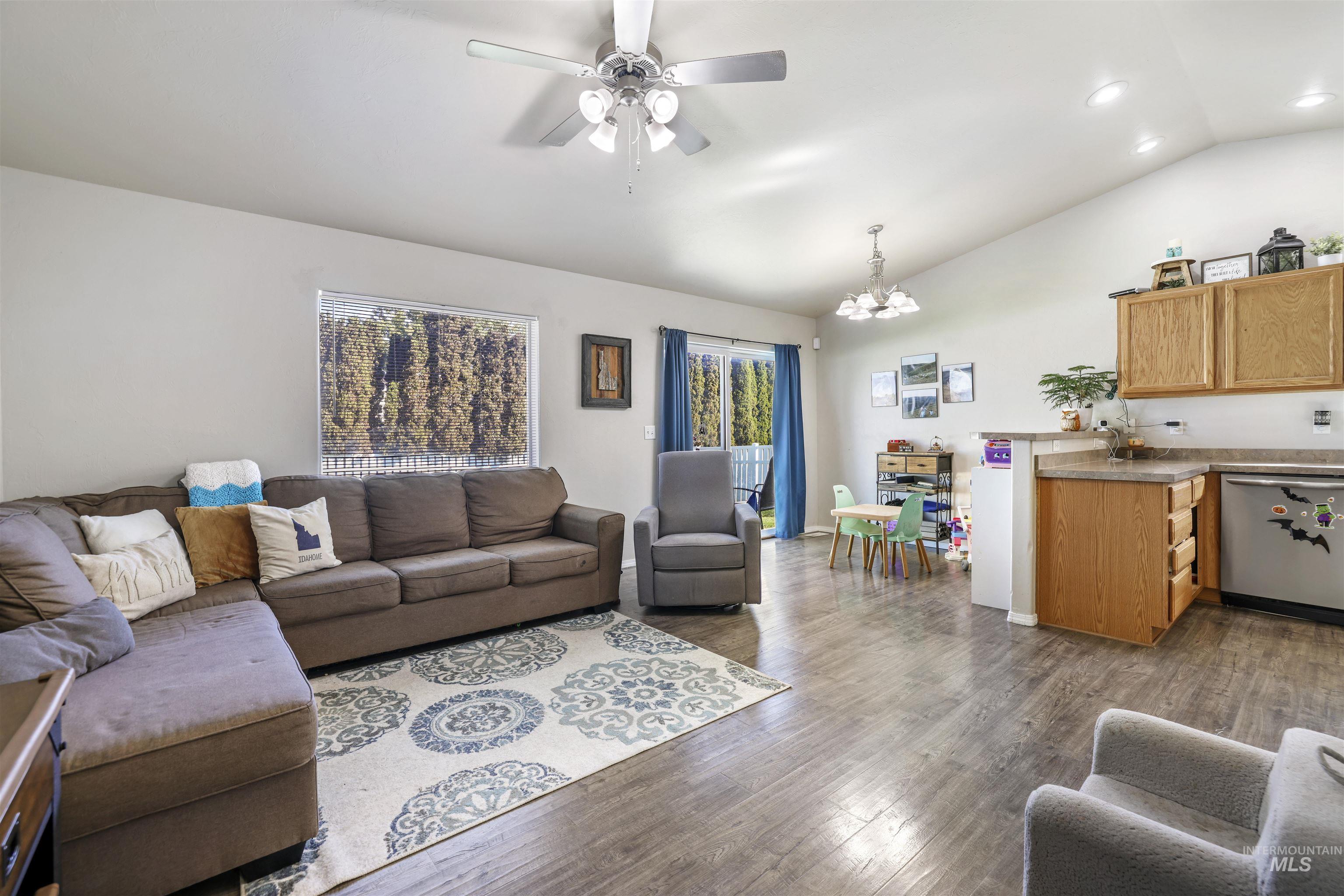 490 Silver Pheasant Ave, Twin Falls, Idaho 83301, 3 Bedrooms, 2 Bathrooms, Residential For Sale, Price $320,000, 98965405