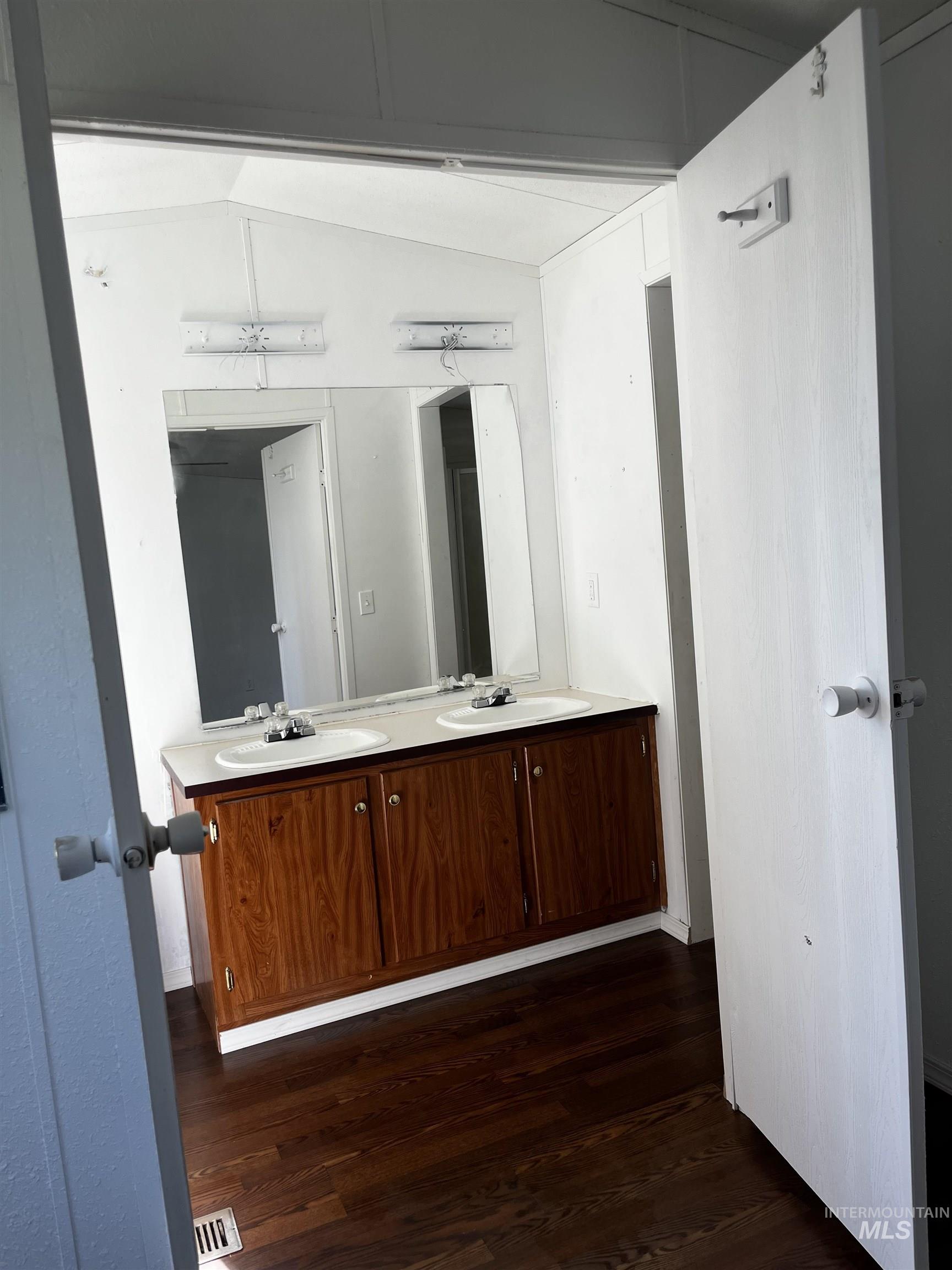 505 Greenleaf, Boise, Idaho 83713, 3 Bedrooms, 2 Bathrooms, Residential For Sale, Price $85,000, 98965425