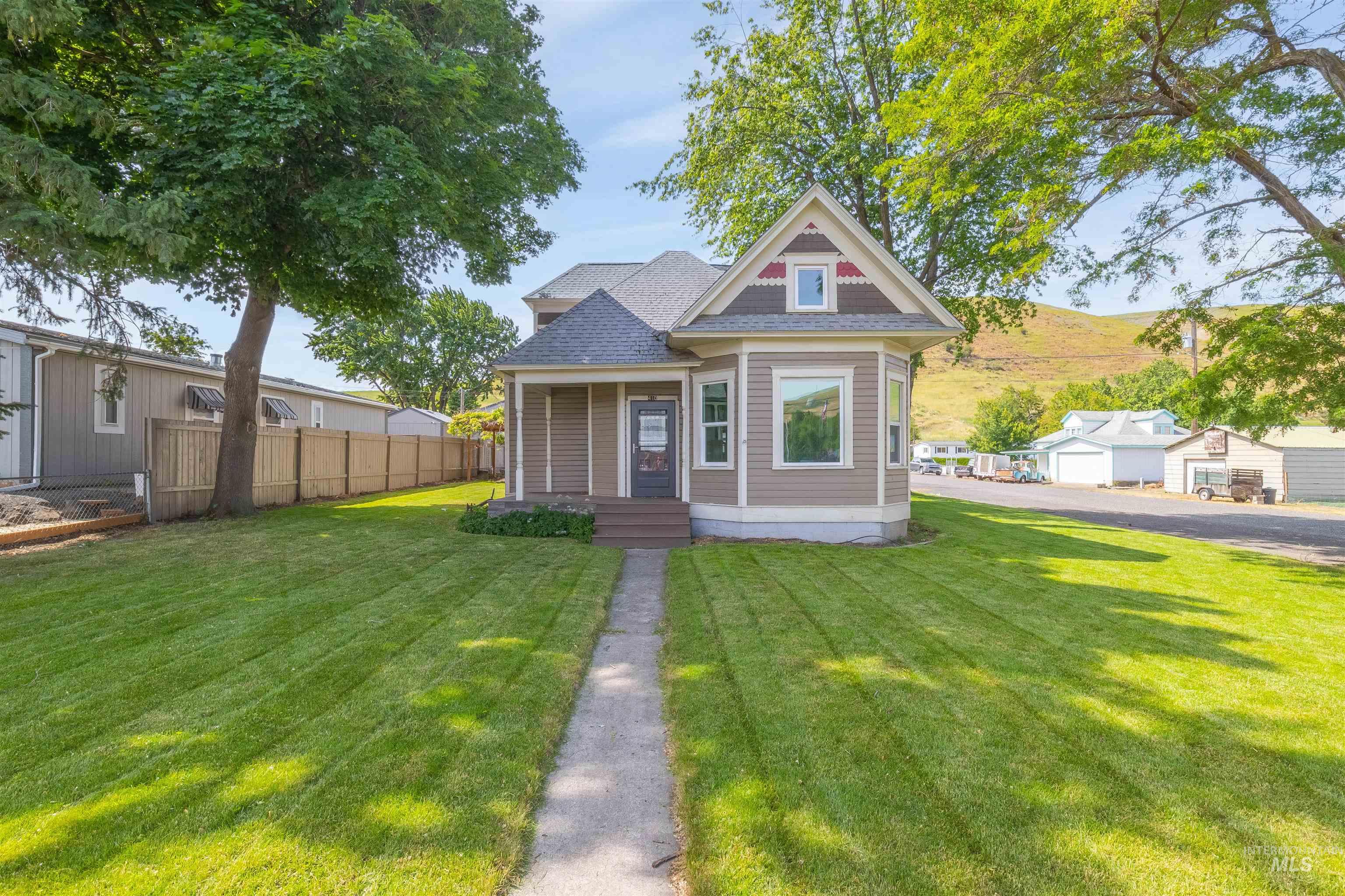 410 High Street, Pomeroy, Washington 99347, 2 Bedrooms, 1 Bathroom, Residential For Sale, Price $255,000, 98965439