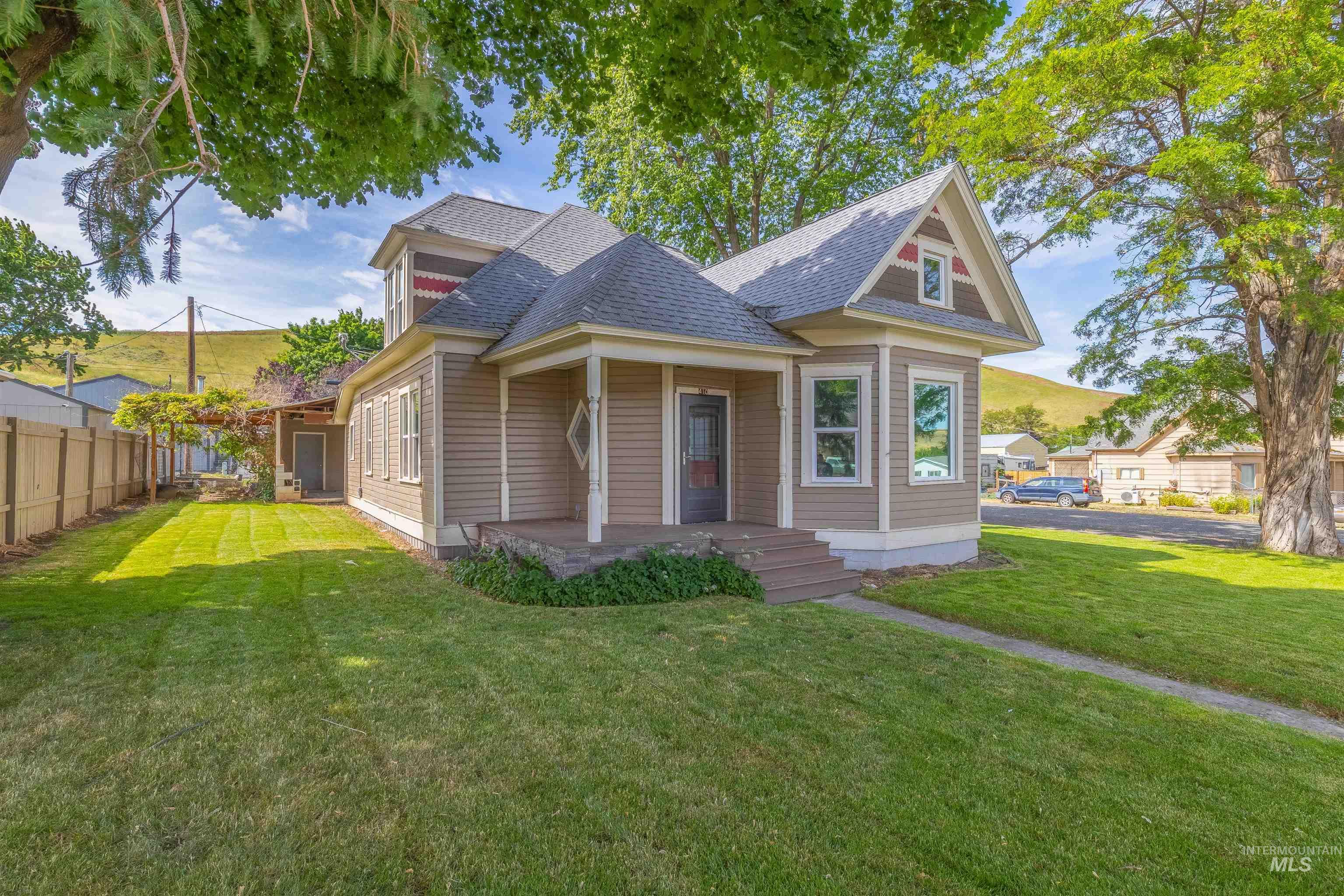 410 High Street, Pomeroy, Washington 99347, 2 Bedrooms, 1 Bathroom, Residential For Sale, Price $255,000, 98965439