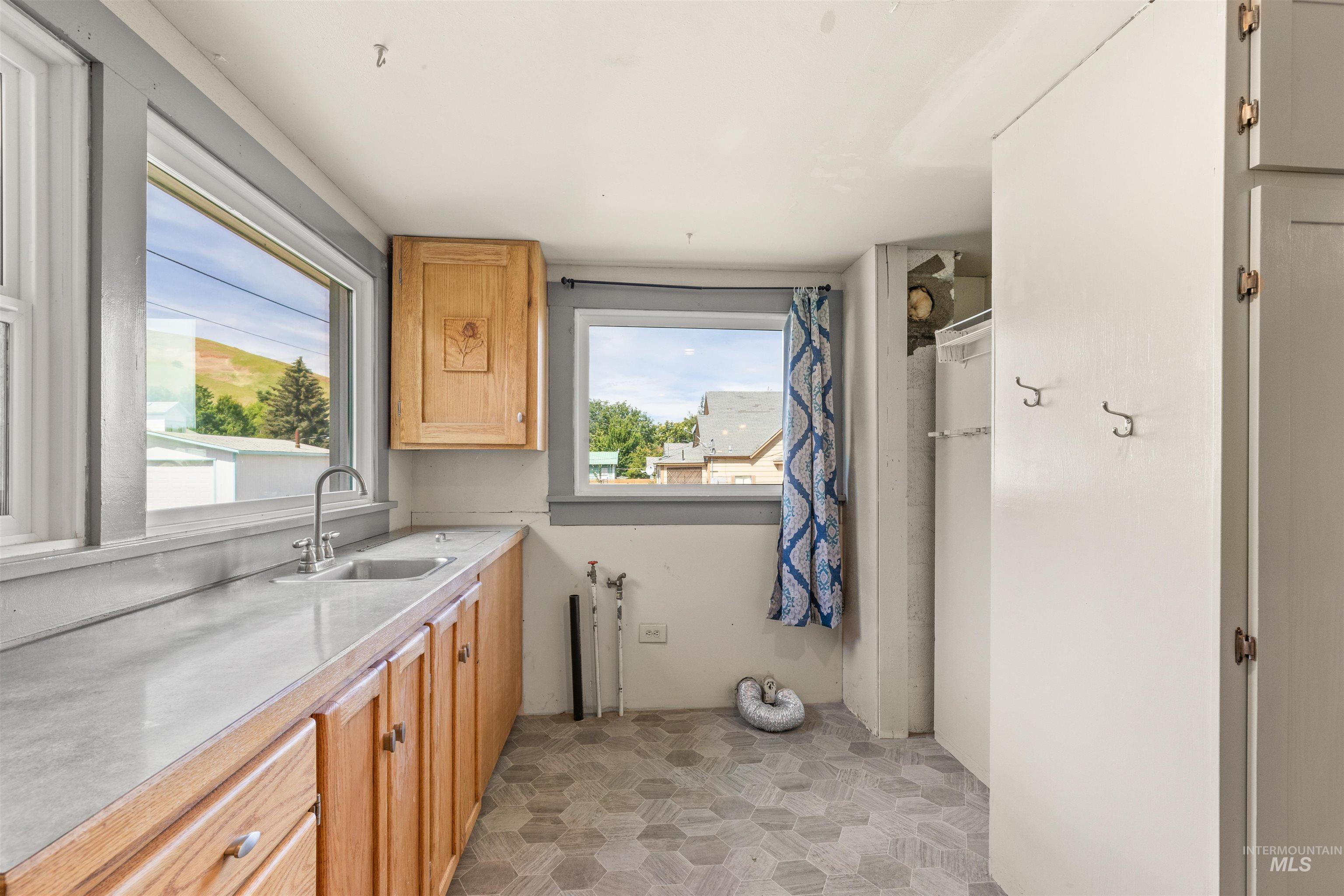 410 High Street, Pomeroy, Washington 99347, 2 Bedrooms, 1 Bathroom, Residential For Sale, Price $255,000, 98965439