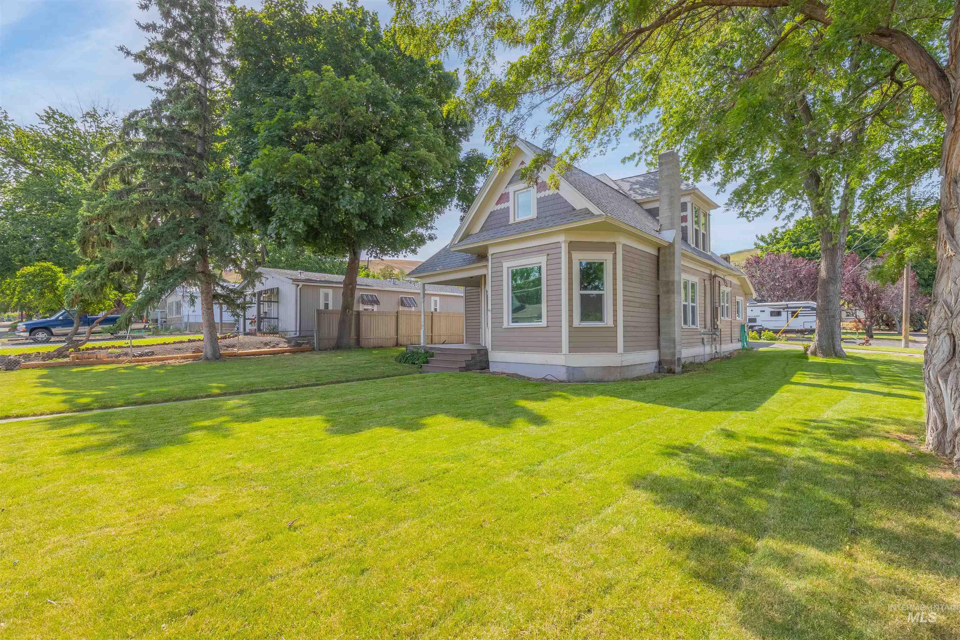 410 High Street, Pomeroy, Washington 99347, 2 Bedrooms, 1 Bathroom, Residential For Sale, Price $255,000, 98965439