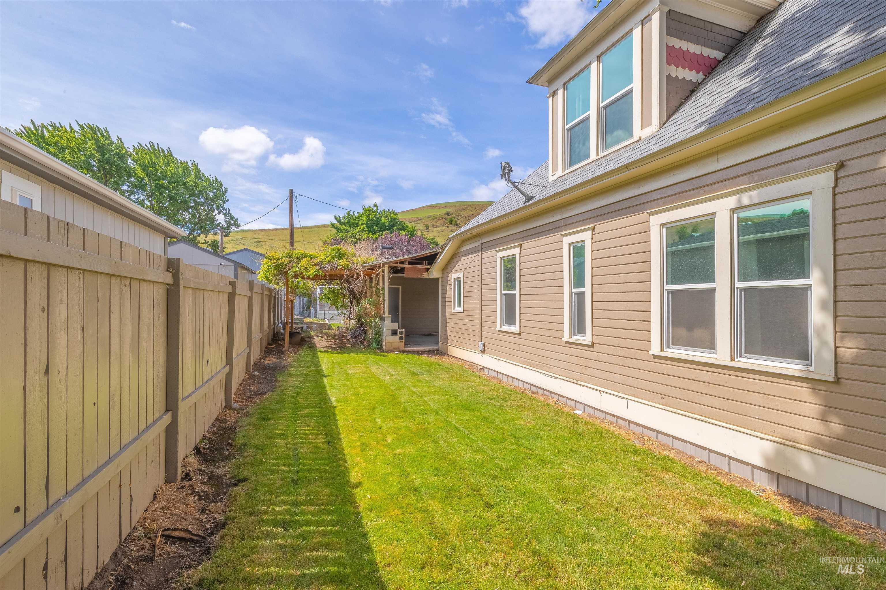 410 High Street, Pomeroy, Washington 99347, 2 Bedrooms, 1 Bathroom, Residential For Sale, Price $255,000, 98965439