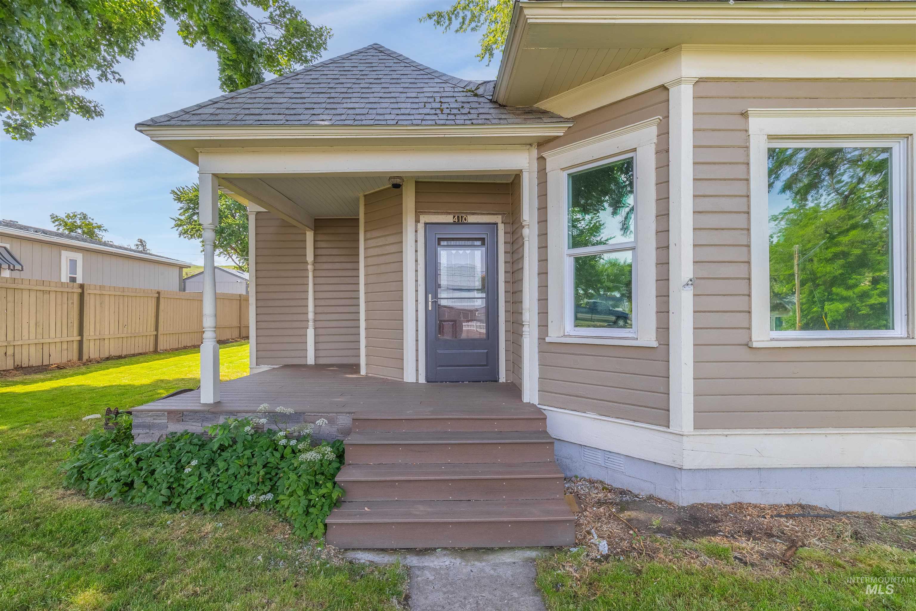 410 High Street, Pomeroy, Washington 99347, 2 Bedrooms, 1 Bathroom, Residential For Sale, Price $255,000, 98965439