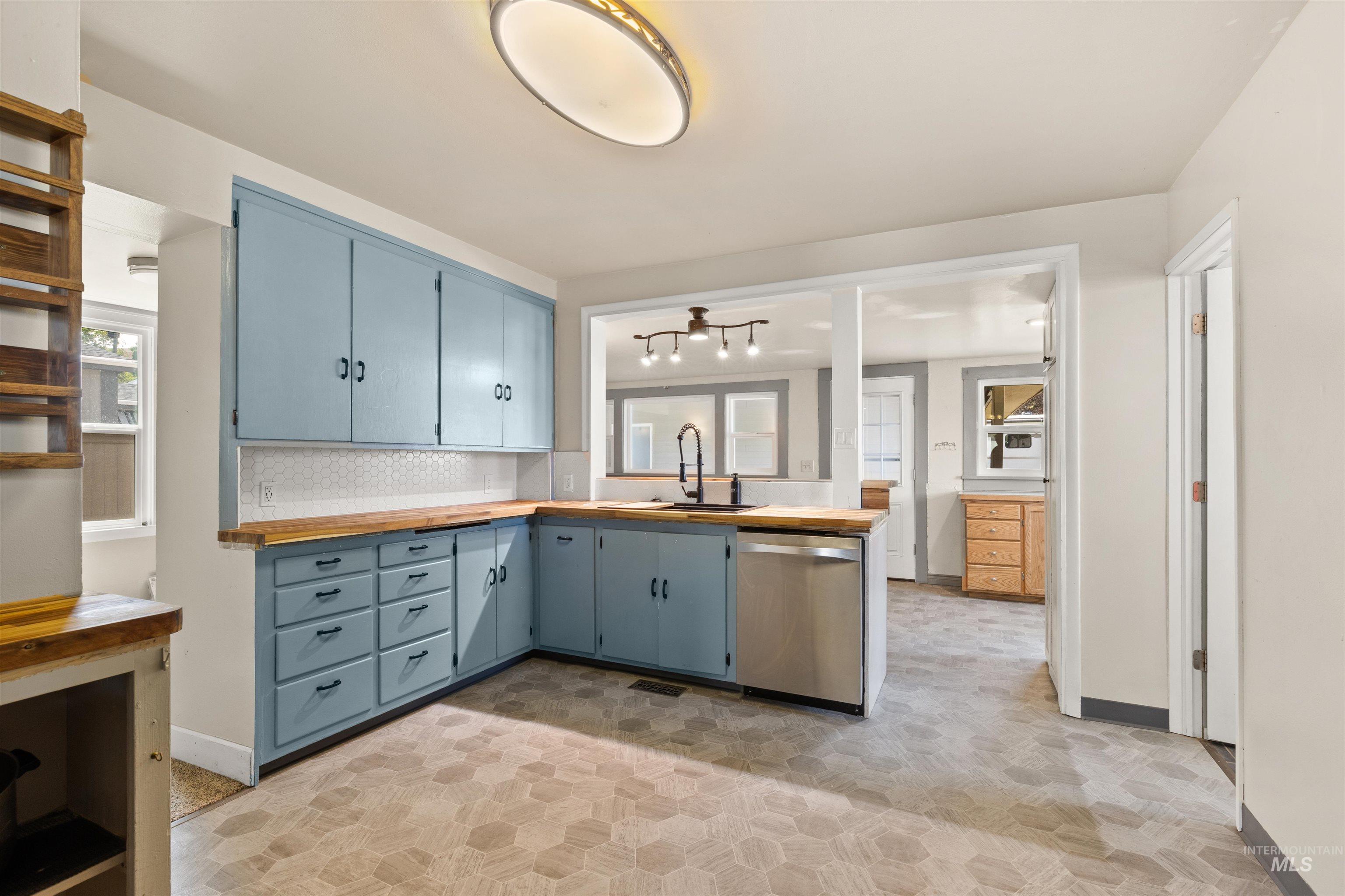 410 High Street, Pomeroy, Washington 99347, 2 Bedrooms, 1 Bathroom, Residential For Sale, Price $255,000, 98965439