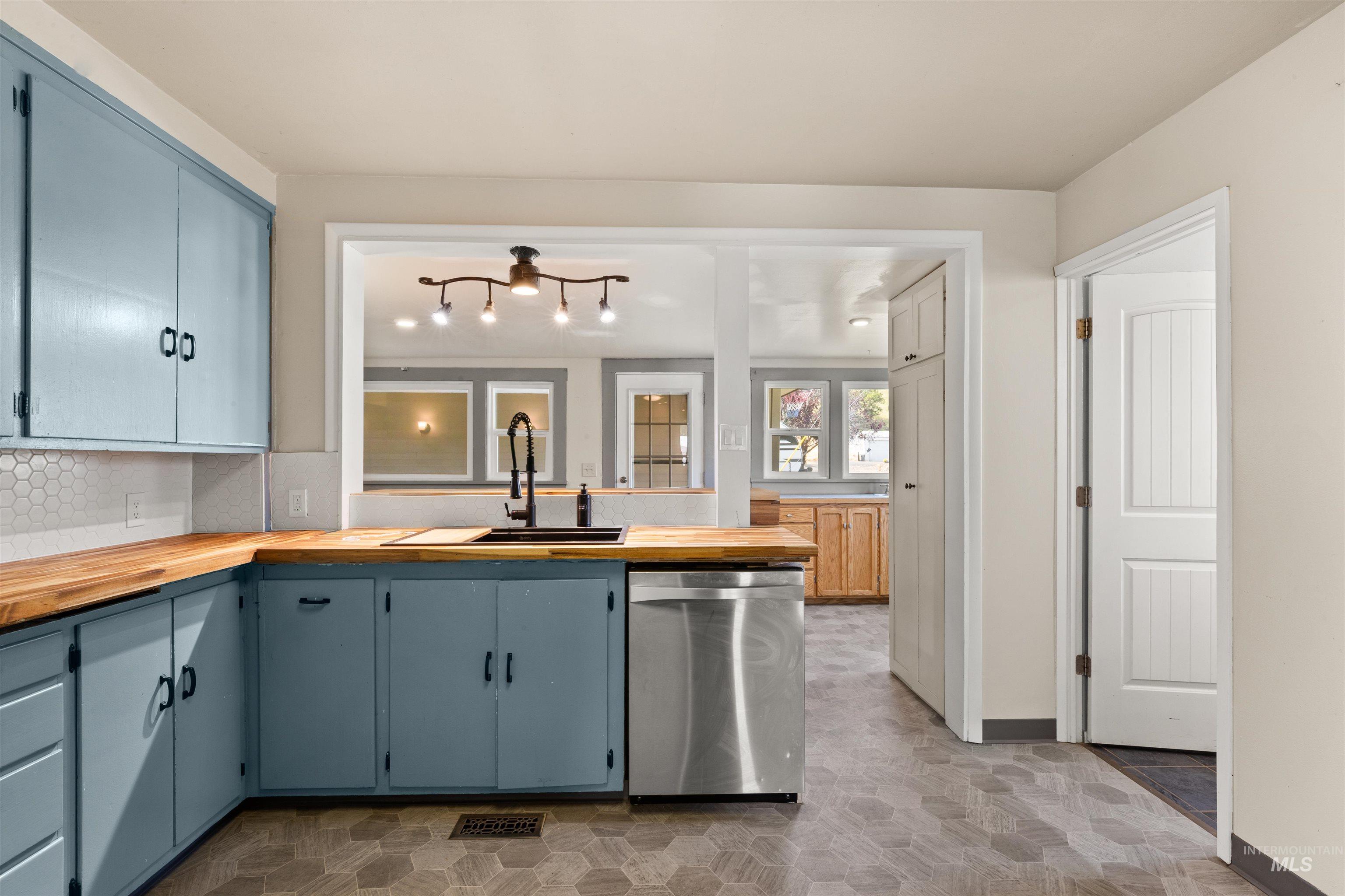410 High Street, Pomeroy, Washington 99347, 2 Bedrooms, 1 Bathroom, Residential For Sale, Price $255,000, 98965439