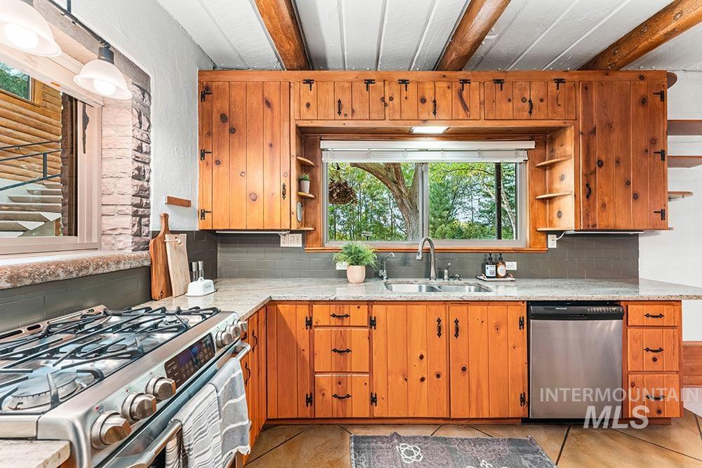 4480 N Kitsap Way, Boise, Idaho 83703, 2 Bedrooms, 1 Bathroom, Residential Income For Sale, Price $950,000, 98965464
