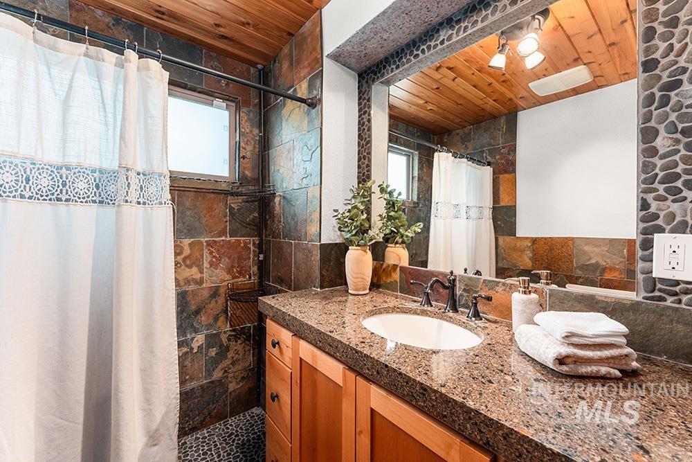 4480 N Kitsap Way, Boise, Idaho 83703, 2 Bedrooms, 1 Bathroom, Residential Income For Sale, Price $950,000, 98965464