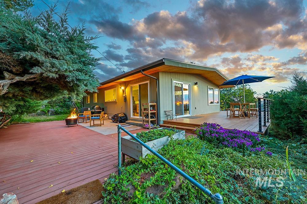 2758 E Starlington Dr, Boise, Idaho 83712, 4 Bedrooms, 2 Bathrooms, Residential For Sale, Price $750,000, 98965471