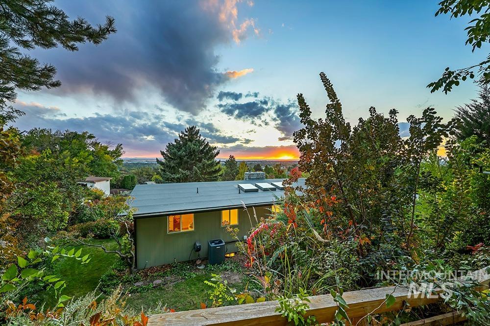 2758 E Starlington Dr, Boise, Idaho 83712, 4 Bedrooms, 2 Bathrooms, Residential For Sale, Price $750,000, 98965471