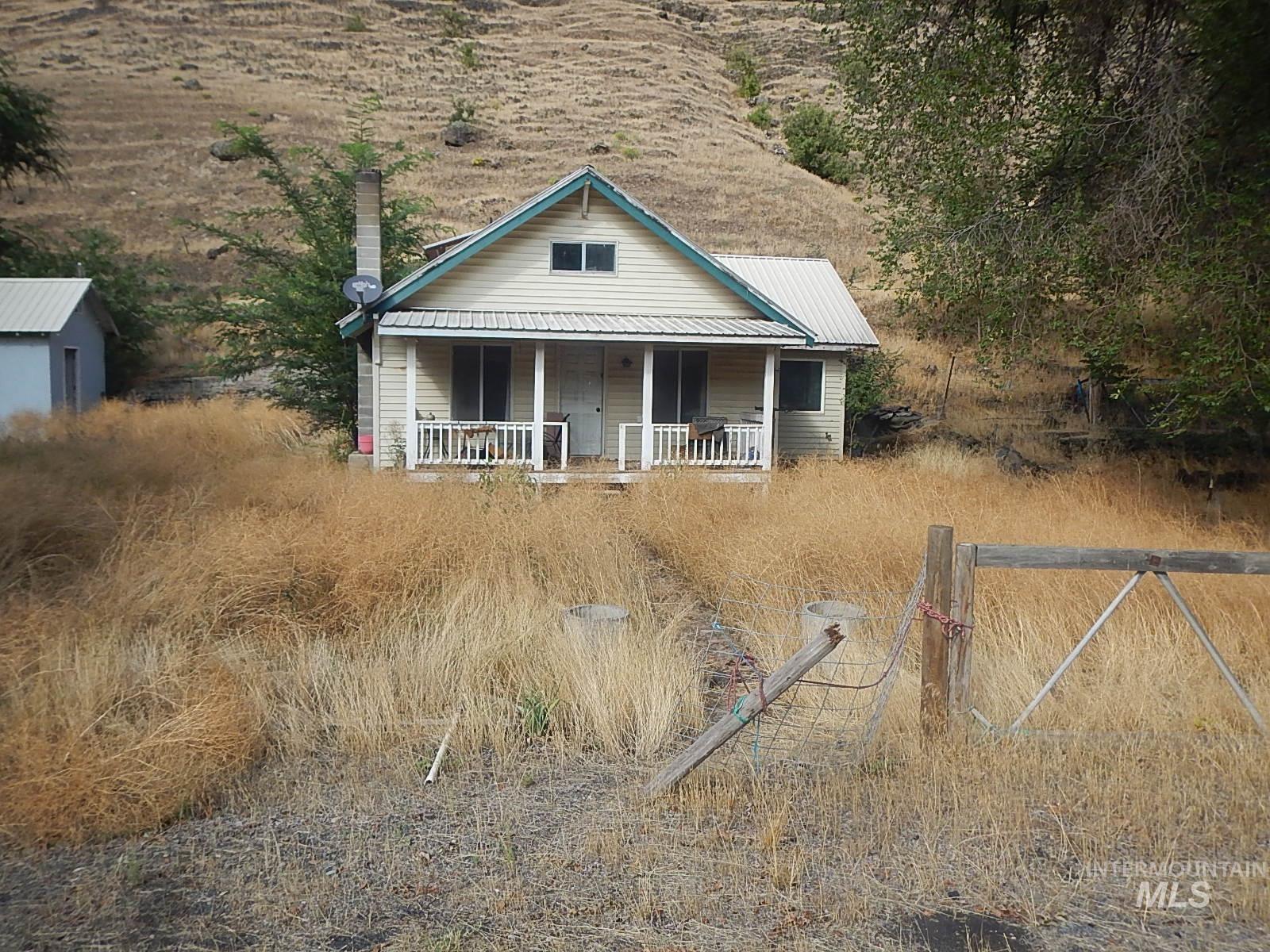 2322 Asotin Ck Rd, Asotin, Washington 99402, 3 Bedrooms, 1 Bathroom, Residential For Sale, Price $174,900, 98965480
