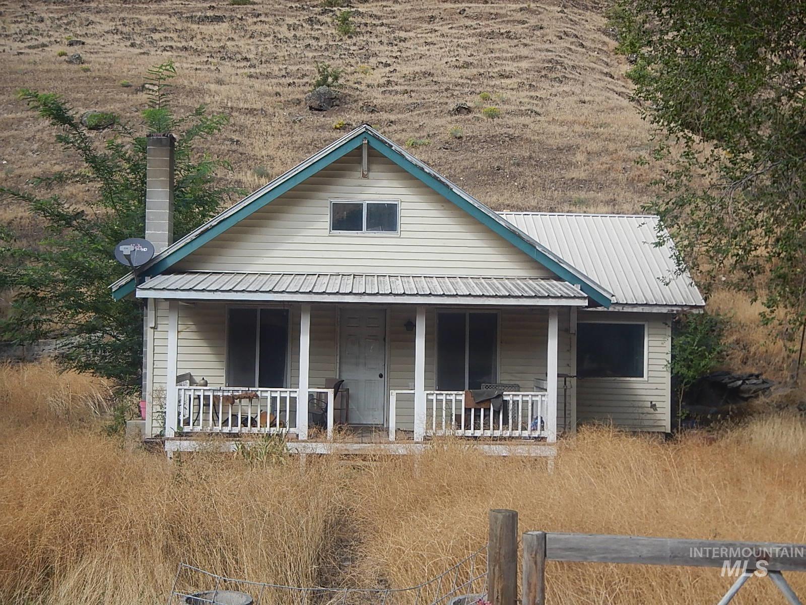 2322 Asotin Ck Rd, Asotin, Washington 99402, 3 Bedrooms, 1 Bathroom, Residential For Sale, Price $174,900, 98965480