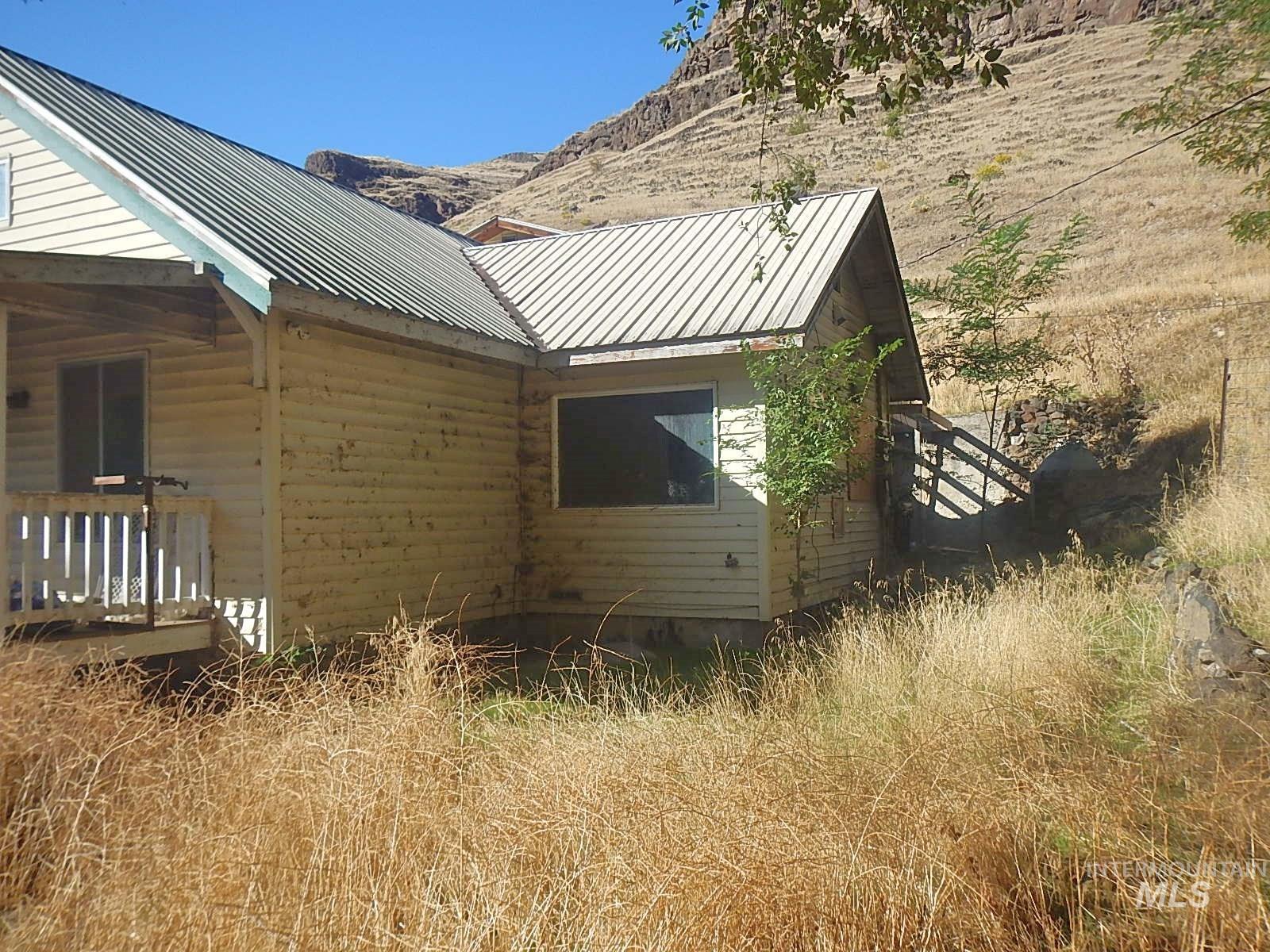 2322 Asotin Ck Rd, Asotin, Washington 99402, 3 Bedrooms, 1 Bathroom, Residential For Sale, Price $174,900, 98965480