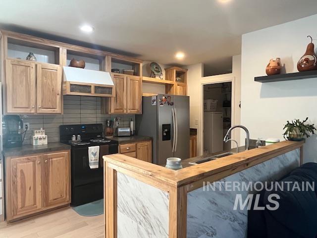 Kitchen featuring open shelves, backsplash, black range with electric cooktop, a peninsula, and recessed lighting