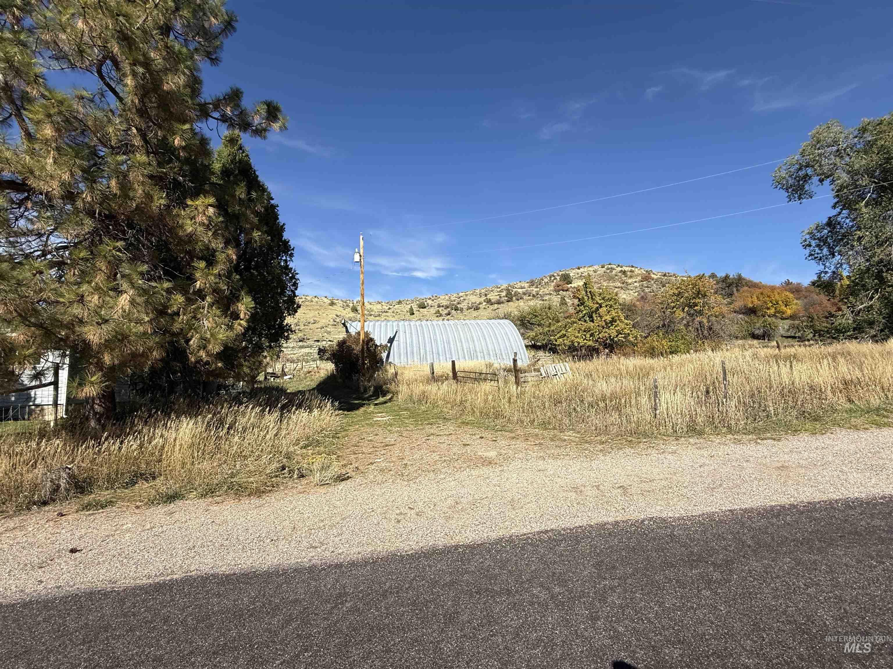 View of yard featuring a mountain view