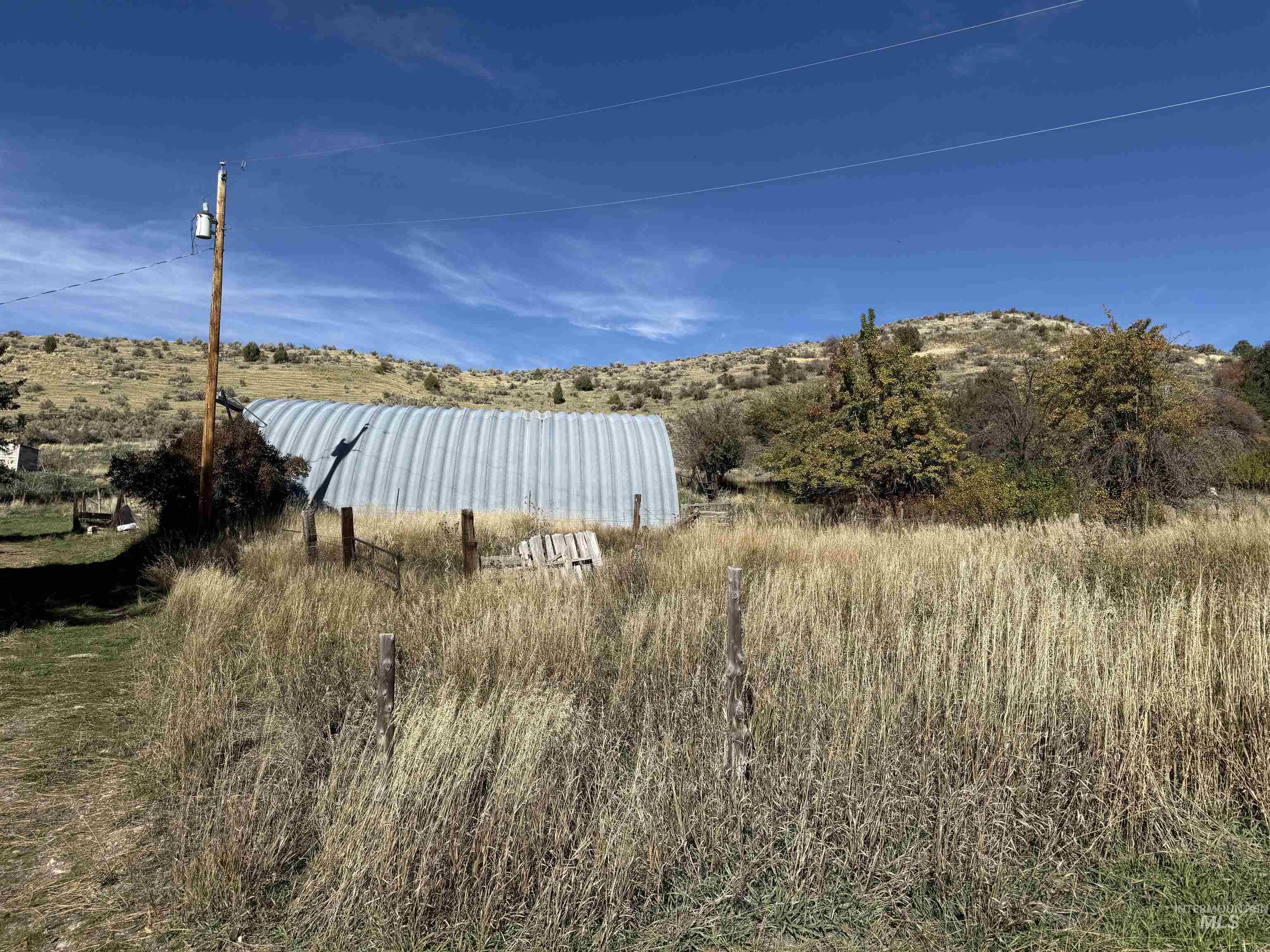 View of yard featuring a mountain view