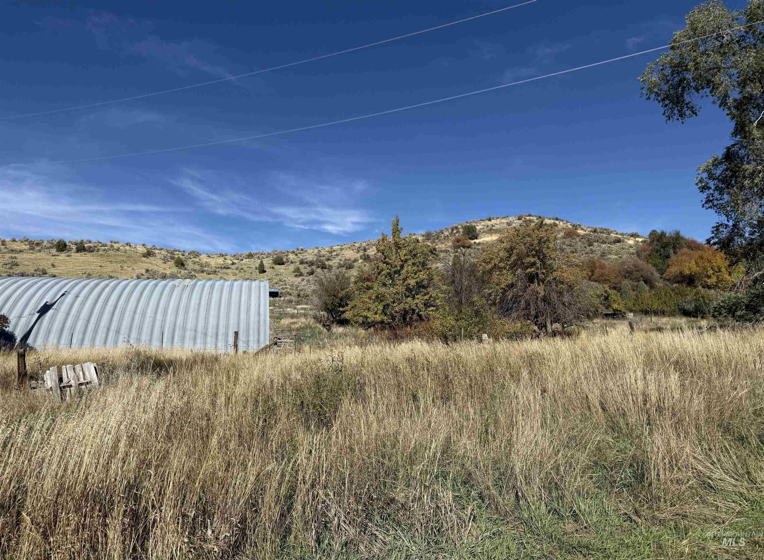 View of yard featuring a mountain view