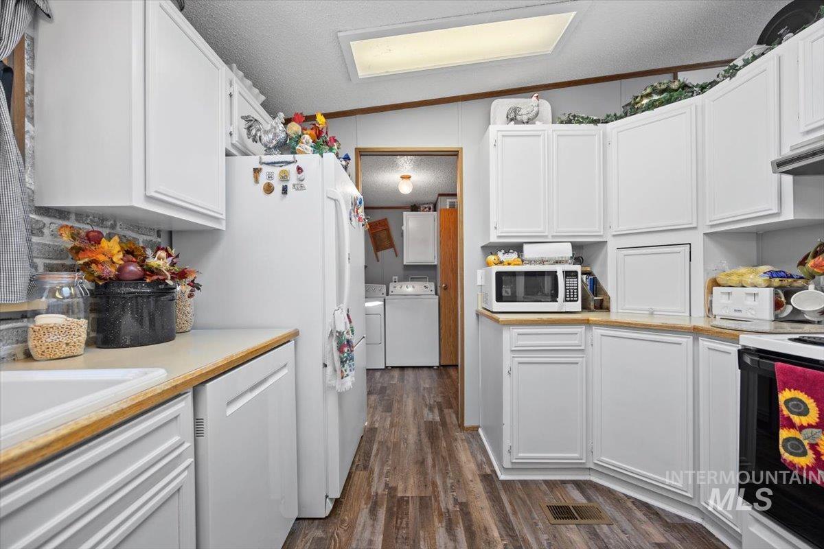 1907 W Flamingo Ave., Nampa, Idaho 83651, 3 Bedrooms, 2 Bathrooms, Residential For Sale, Price $174,900, 98965502