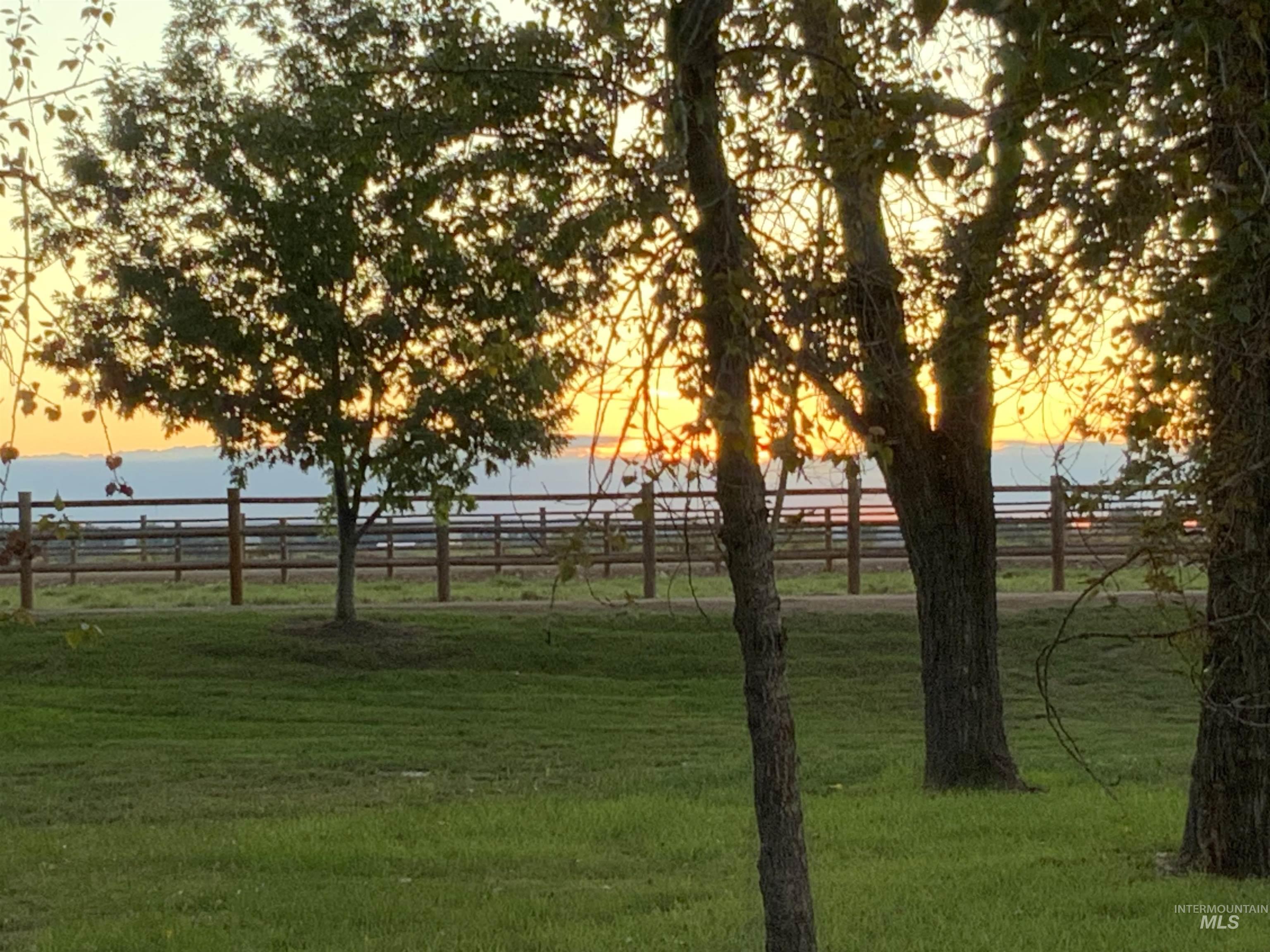 Surrounding community featuring a rural view