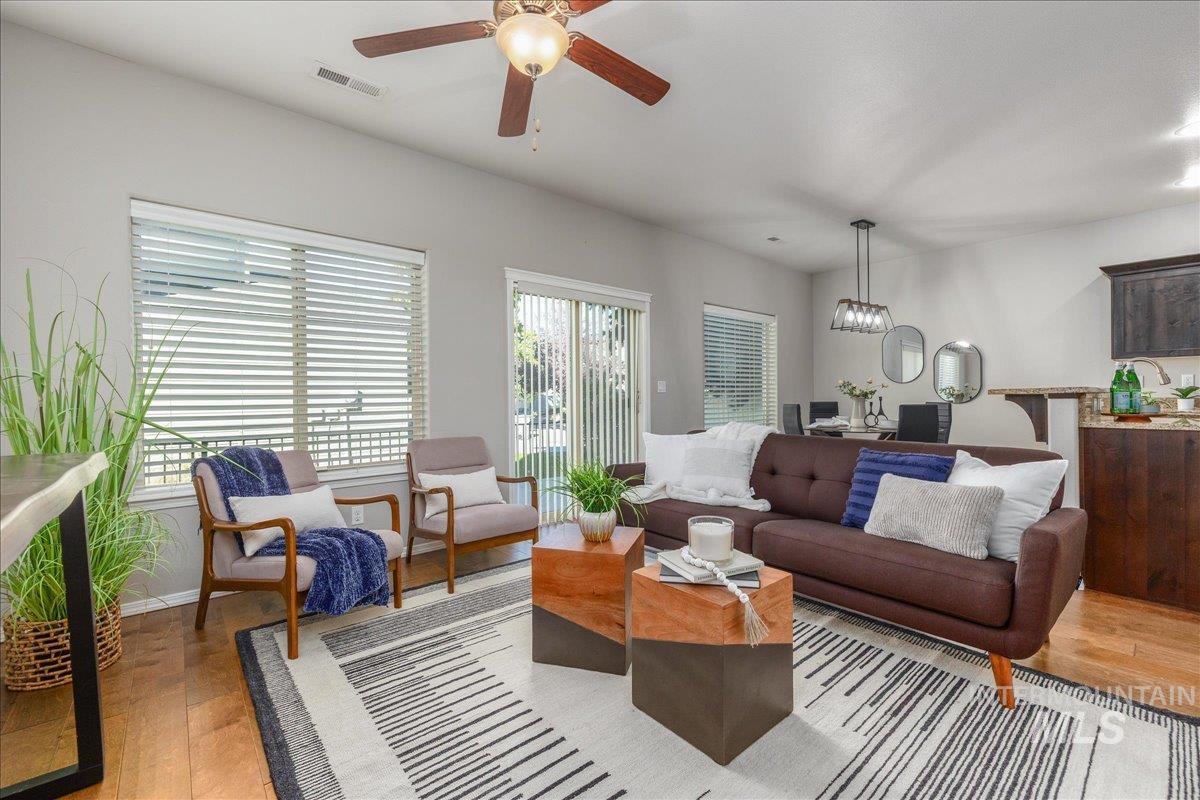 531 S Pine Island Ln, Boise, Idaho 83709, 3 Bedrooms, 2.5 Bathrooms, Residential For Sale, Price $399,900, 98965564