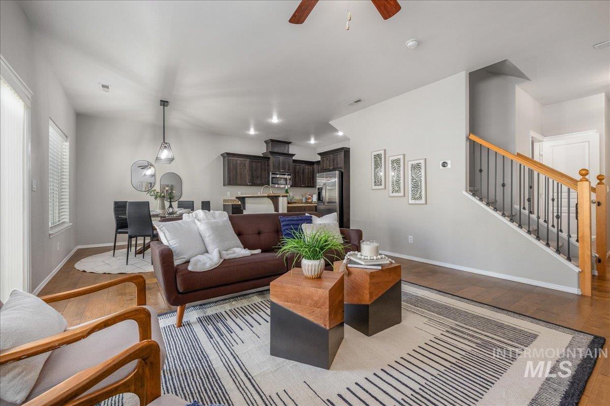 531 S Pine Island Ln, Boise, Idaho 83709, 3 Bedrooms, 2.5 Bathrooms, Residential For Sale, Price $399,900, 98965564