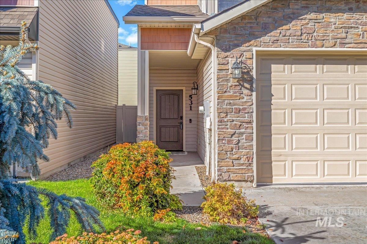 531 S Pine Island Ln, Boise, Idaho 83709, 3 Bedrooms, 2.5 Bathrooms, Residential For Sale, Price $399,900, 98965564
