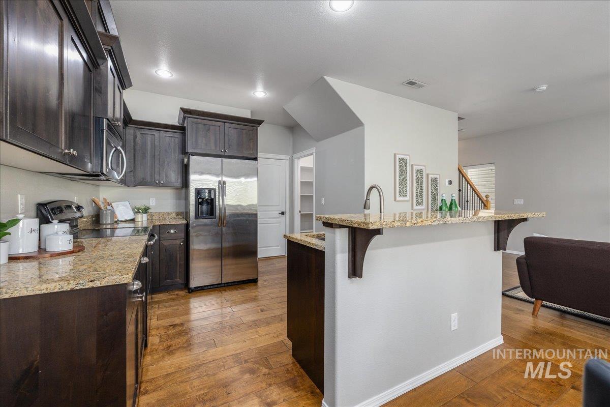 531 S Pine Island Ln, Boise, Idaho 83709, 3 Bedrooms, 2.5 Bathrooms, Residential For Sale, Price $399,900, 98965564
