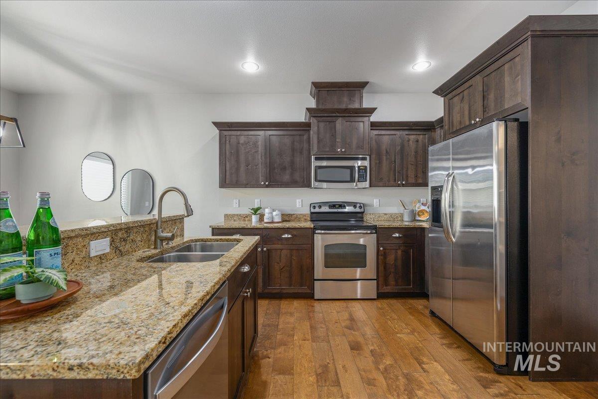 531 S Pine Island Ln, Boise, Idaho 83709, 3 Bedrooms, 2.5 Bathrooms, Residential For Sale, Price $399,900, 98965564
