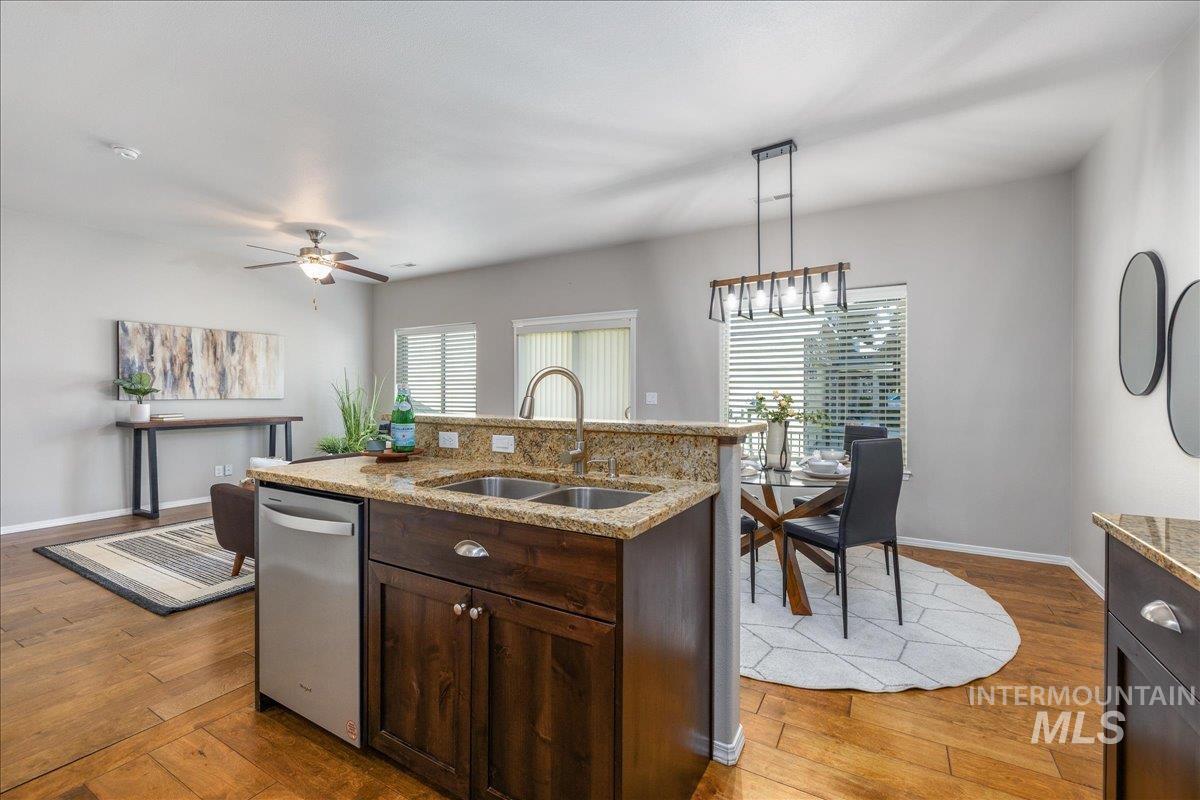 531 S Pine Island Ln, Boise, Idaho 83709, 3 Bedrooms, 2.5 Bathrooms, Residential For Sale, Price $399,900, 98965564