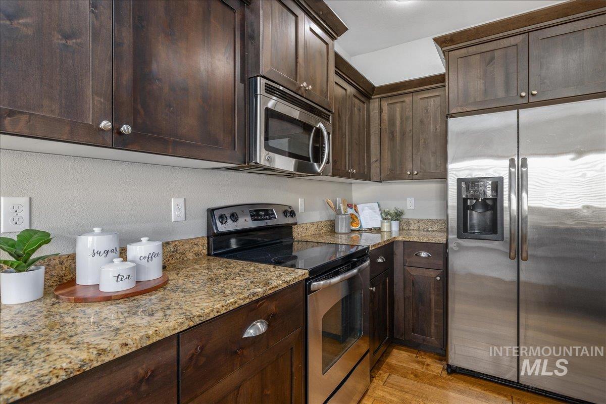531 S Pine Island Ln, Boise, Idaho 83709, 3 Bedrooms, 2.5 Bathrooms, Residential For Sale, Price $399,900, 98965564