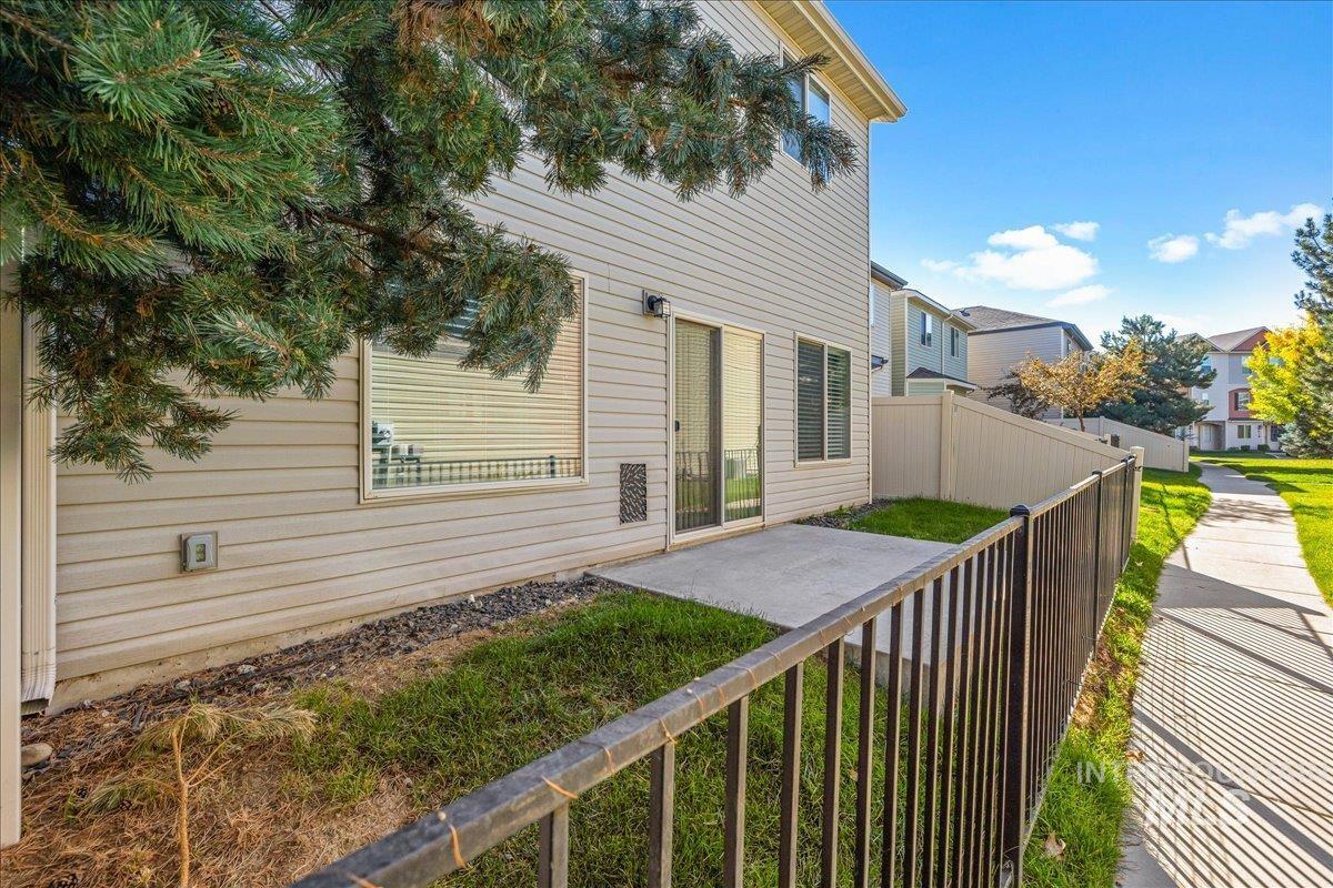 531 S Pine Island Ln, Boise, Idaho 83709, 3 Bedrooms, 2.5 Bathrooms, Residential For Sale, Price $399,900, 98965564