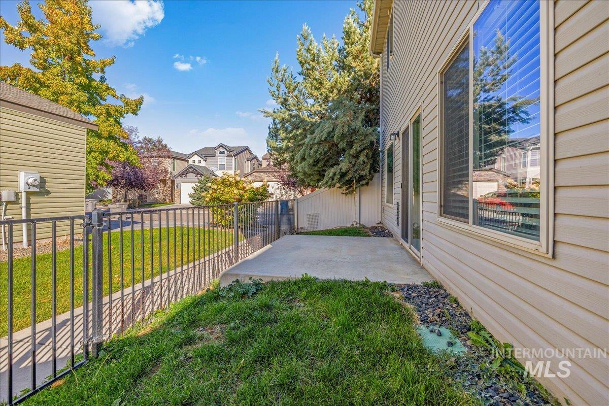 531 S Pine Island Ln, Boise, Idaho 83709, 3 Bedrooms, 2.5 Bathrooms, Residential For Sale, Price $399,900, 98965564