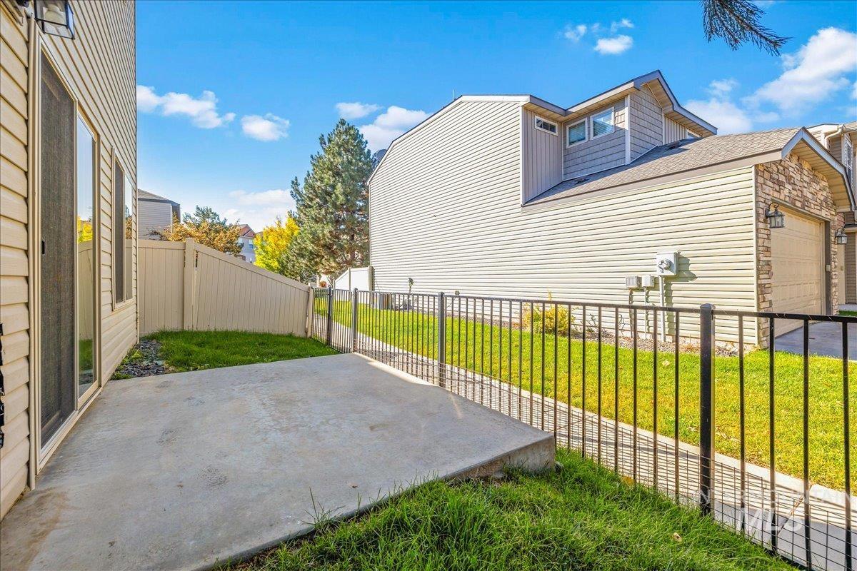 531 S Pine Island Ln, Boise, Idaho 83709, 3 Bedrooms, 2.5 Bathrooms, Residential For Sale, Price $399,900, 98965564