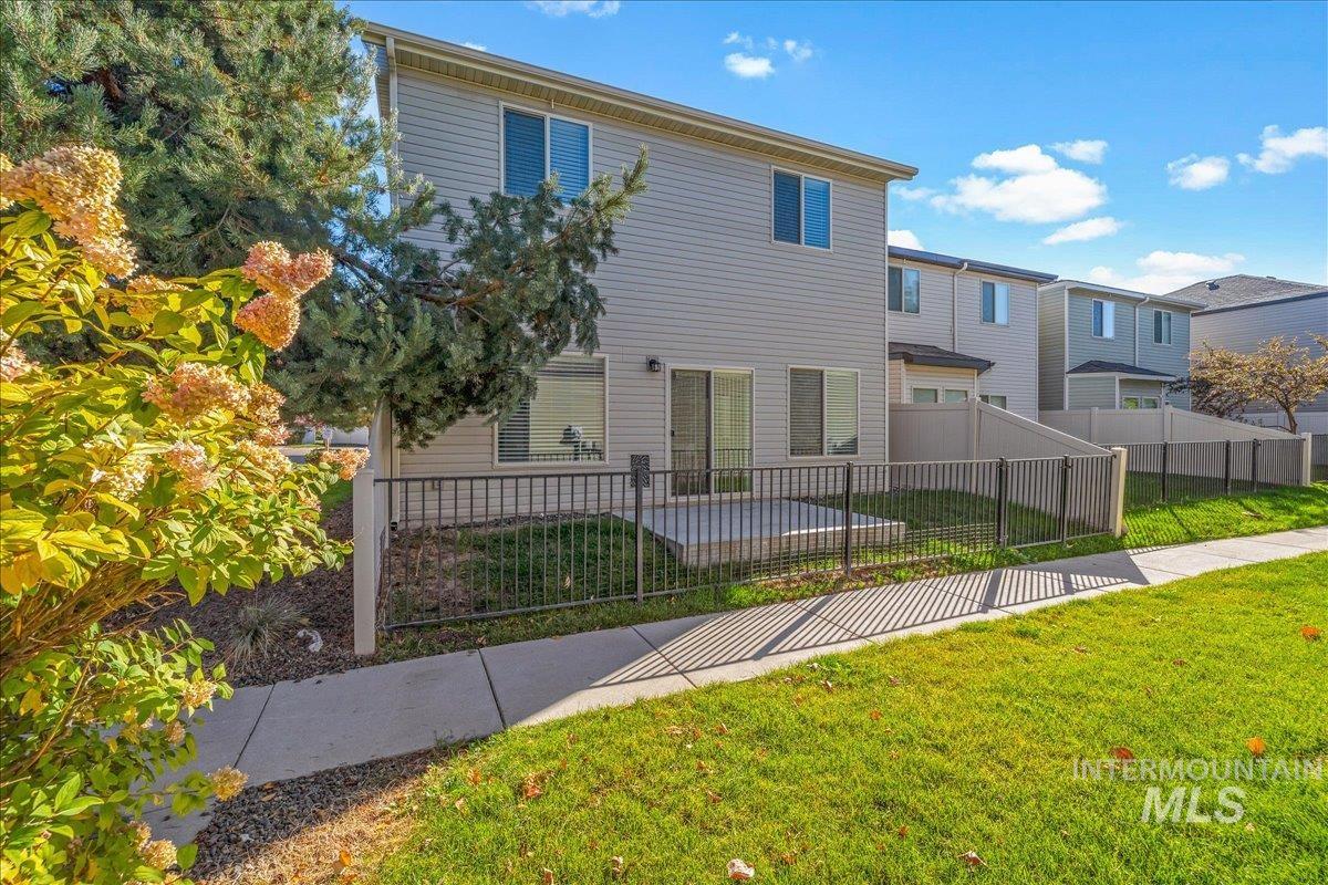 531 S Pine Island Ln, Boise, Idaho 83709, 3 Bedrooms, 2.5 Bathrooms, Residential For Sale, Price $399,900, 98965564