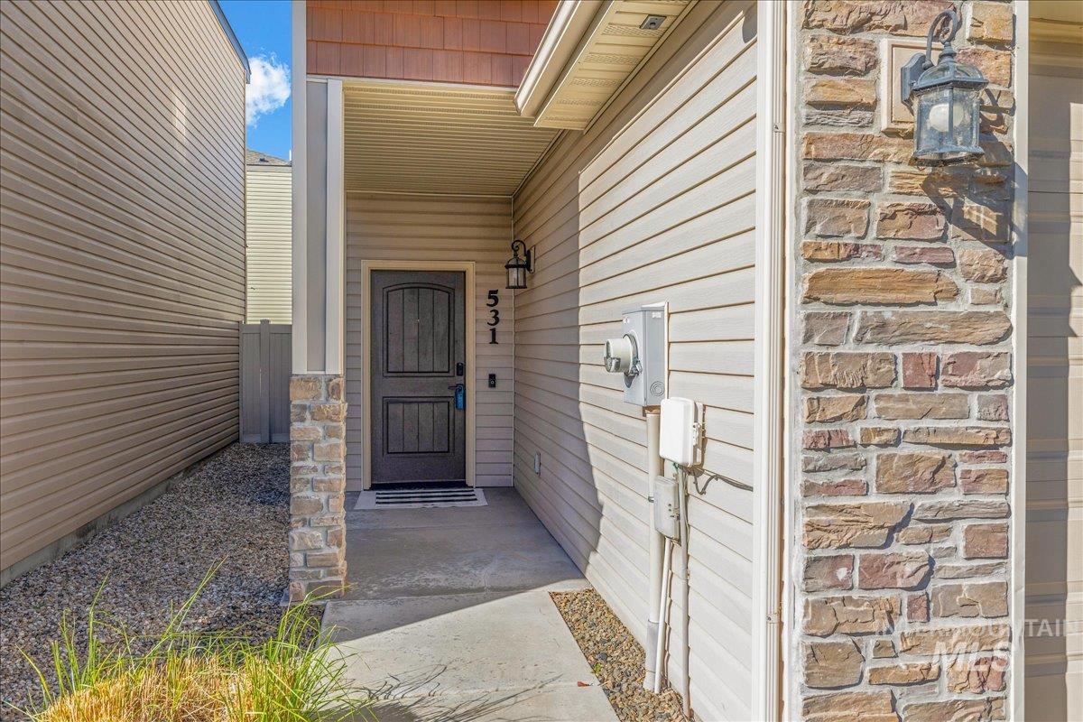 531 S Pine Island Ln, Boise, Idaho 83709, 3 Bedrooms, 2.5 Bathrooms, Residential For Sale, Price $399,900, 98965564