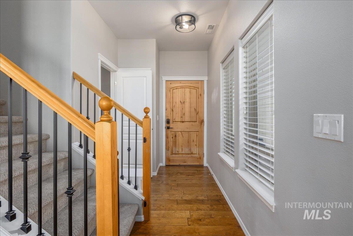 531 S Pine Island Ln, Boise, Idaho 83709, 3 Bedrooms, 2.5 Bathrooms, Residential For Sale, Price $399,900, 98965564