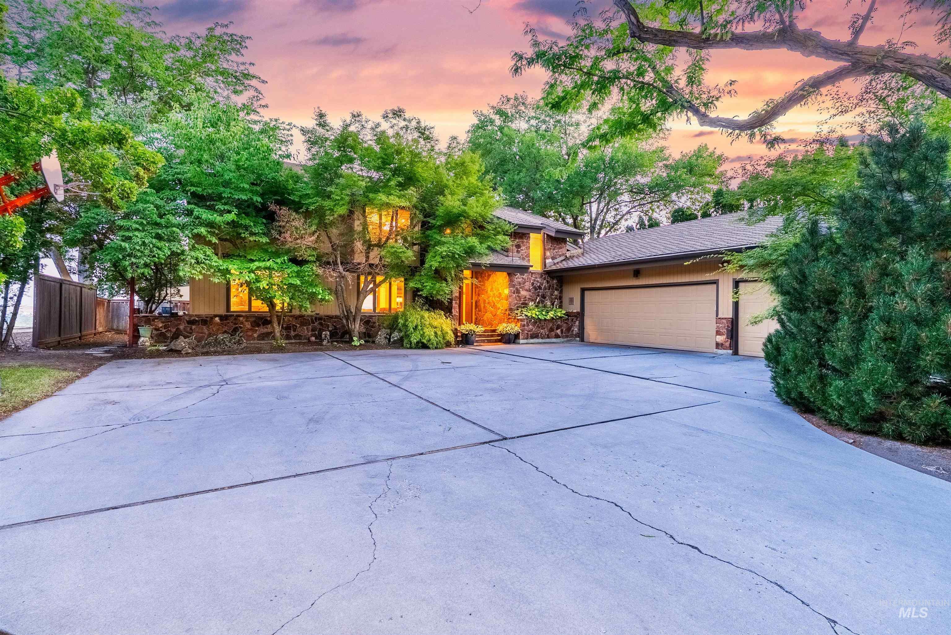 1955 E Table Rock Road, Boise, Idaho 83712-6662, 6 Bedrooms, 4 Bathrooms, Residential For Sale, Price $1,900,000, 98965566