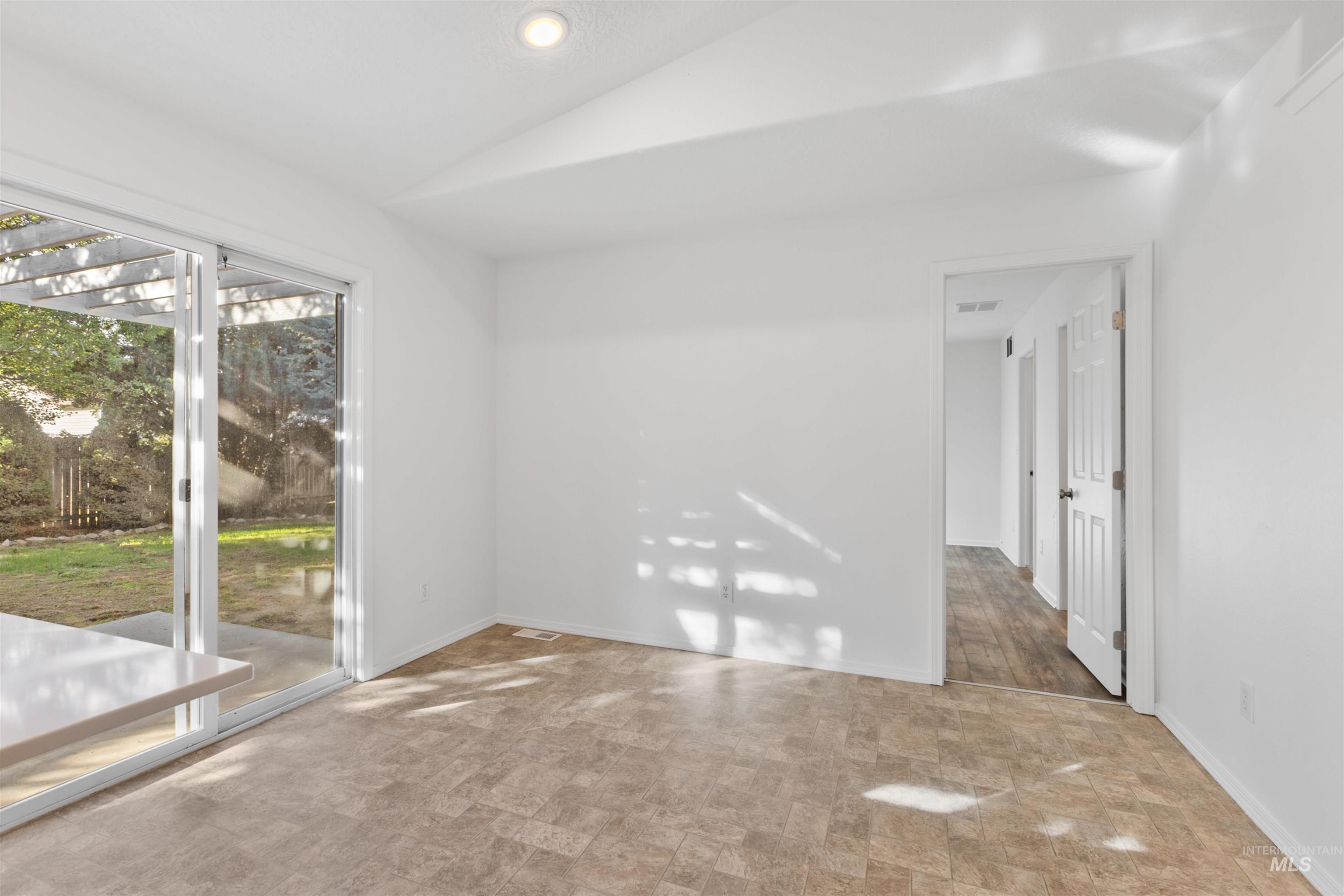 11519 Roanoke Dr, Caldwell, Idaho 83605, 4 Bedrooms, 2.5 Bathrooms, Residential For Sale, Price $369,990, 98965567