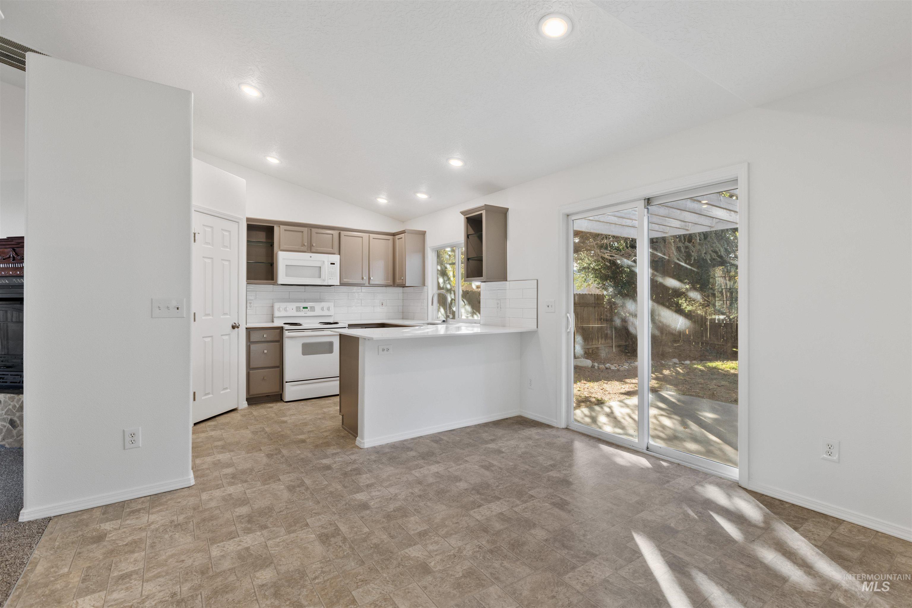 11519 Roanoke Dr, Caldwell, Idaho 83605, 4 Bedrooms, 2.5 Bathrooms, Residential For Sale, Price $369,990, 98965567