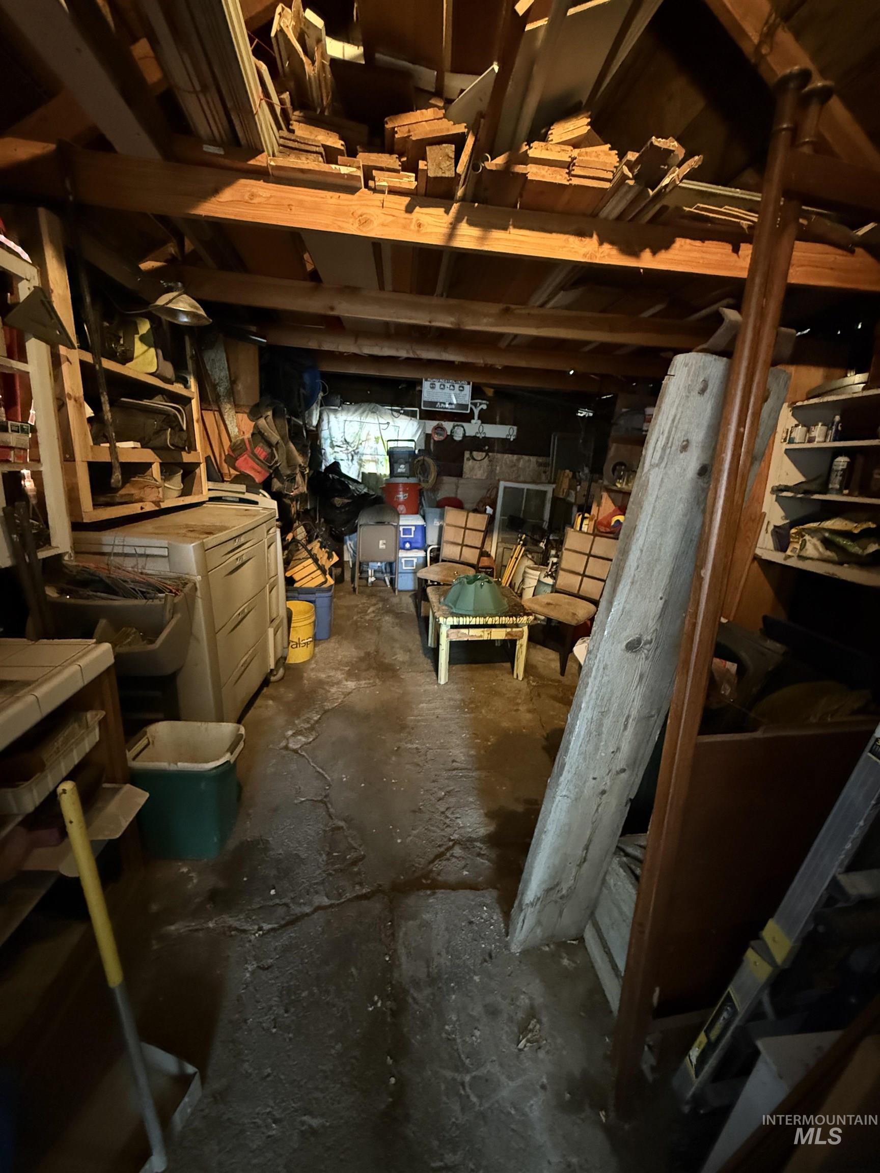 Below grade area with washer / dryer