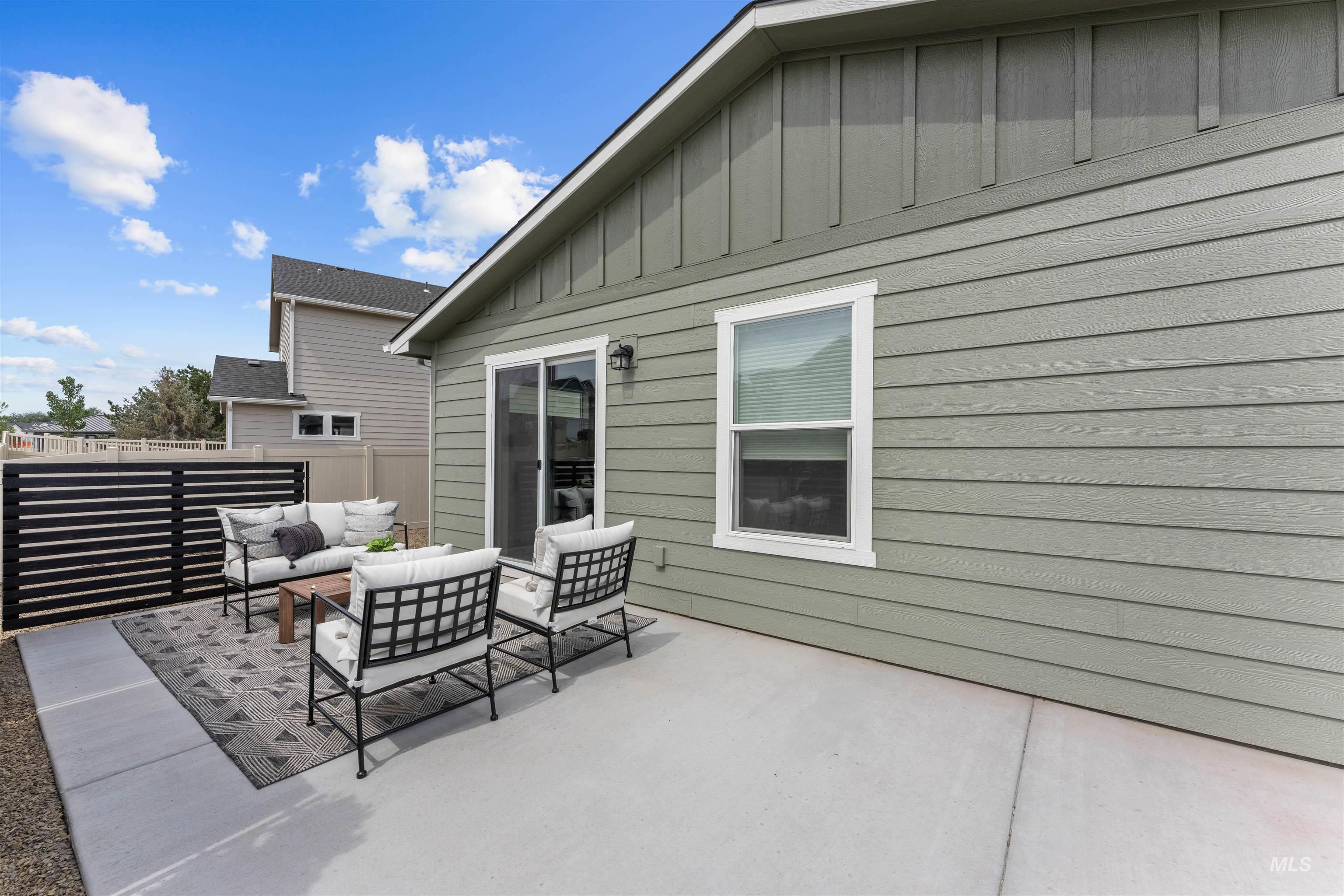 View of patio / terrace featuring an outdoor living space