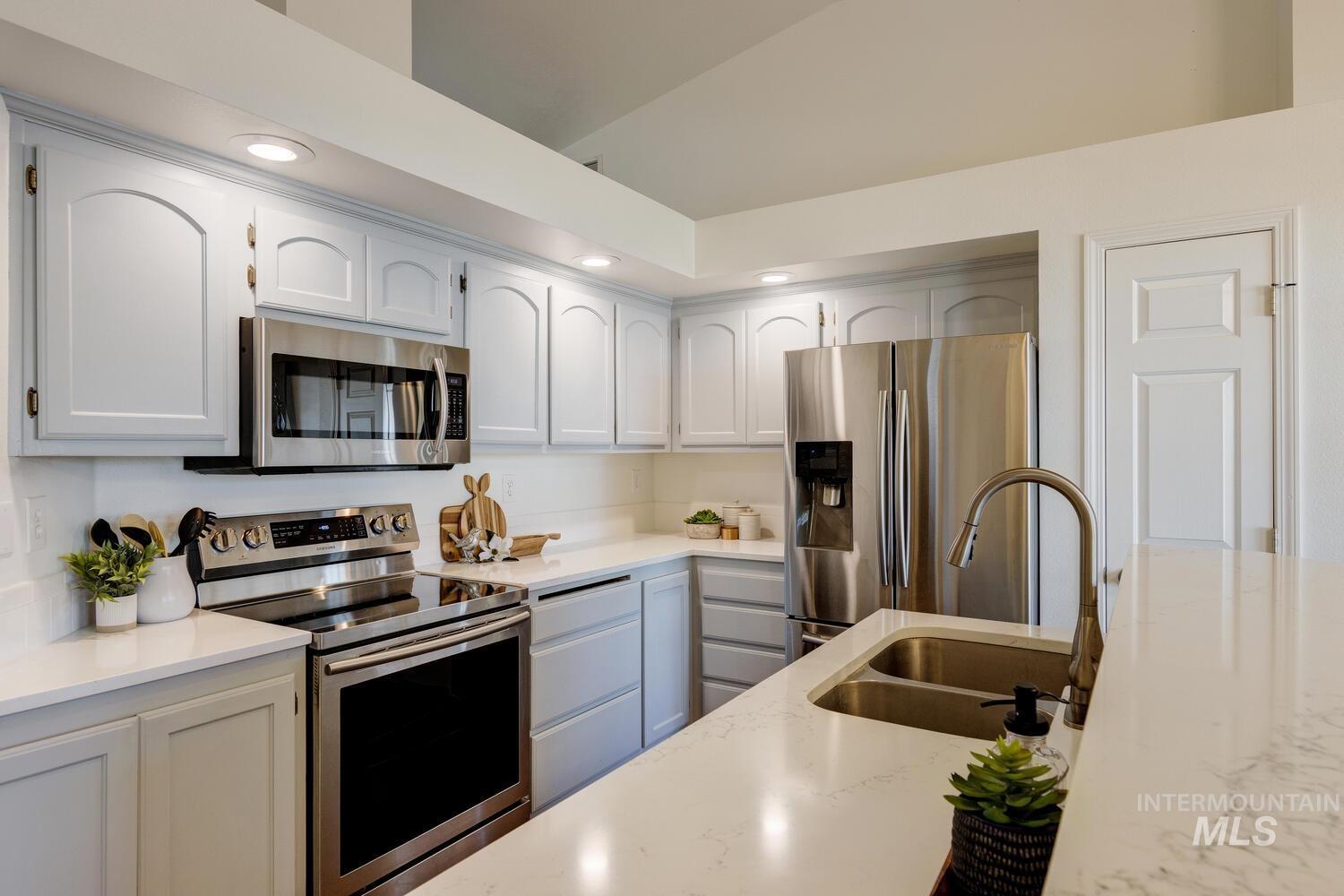 64 S Parkcrest St, Nampa, Idaho 83687, 3 Bedrooms, 2 Bathrooms, Residential For Sale, Price $370,000, 98965589