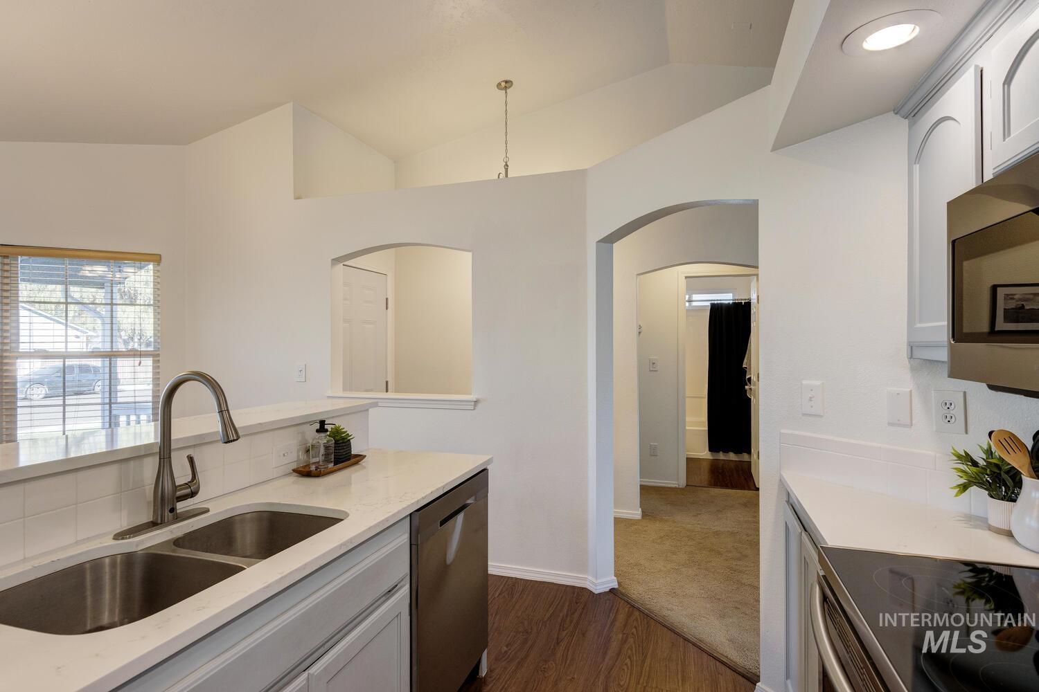 64 S Parkcrest St, Nampa, Idaho 83687, 3 Bedrooms, 2 Bathrooms, Residential For Sale, Price $370,000, 98965589