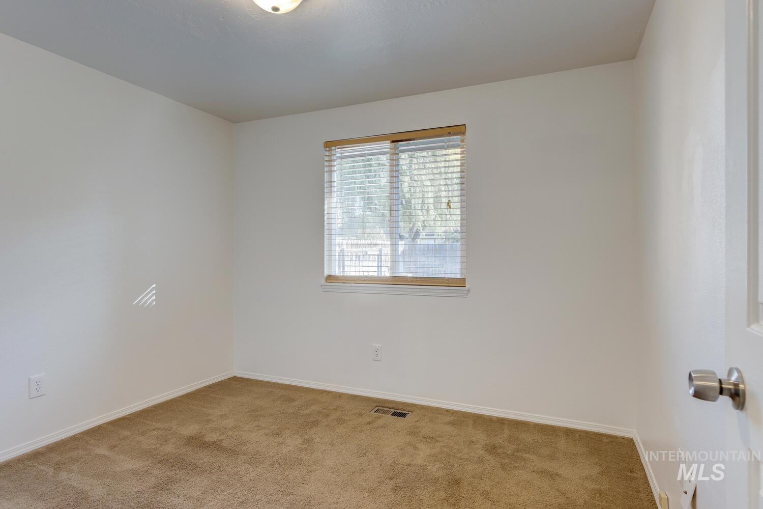 64 S Parkcrest St, Nampa, Idaho 83687, 3 Bedrooms, 2 Bathrooms, Residential For Sale, Price $370,000, 98965589