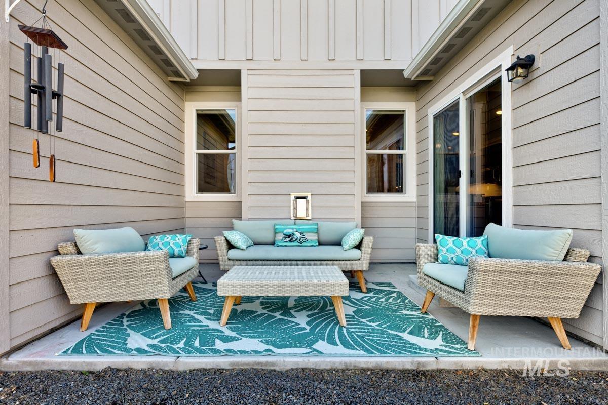 View of patio / terrace featuring an outdoor living space