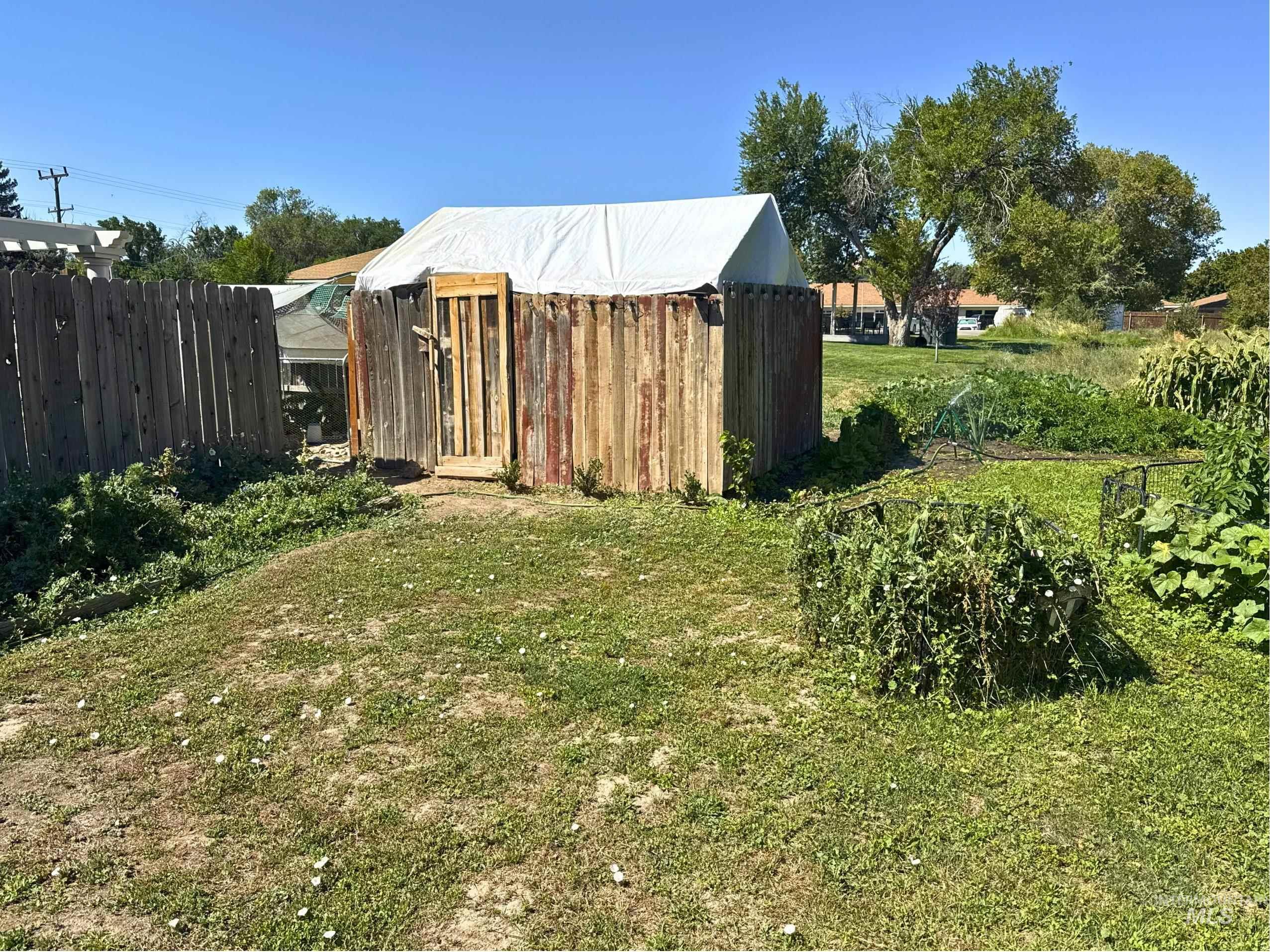View of yard with an outdoor structure