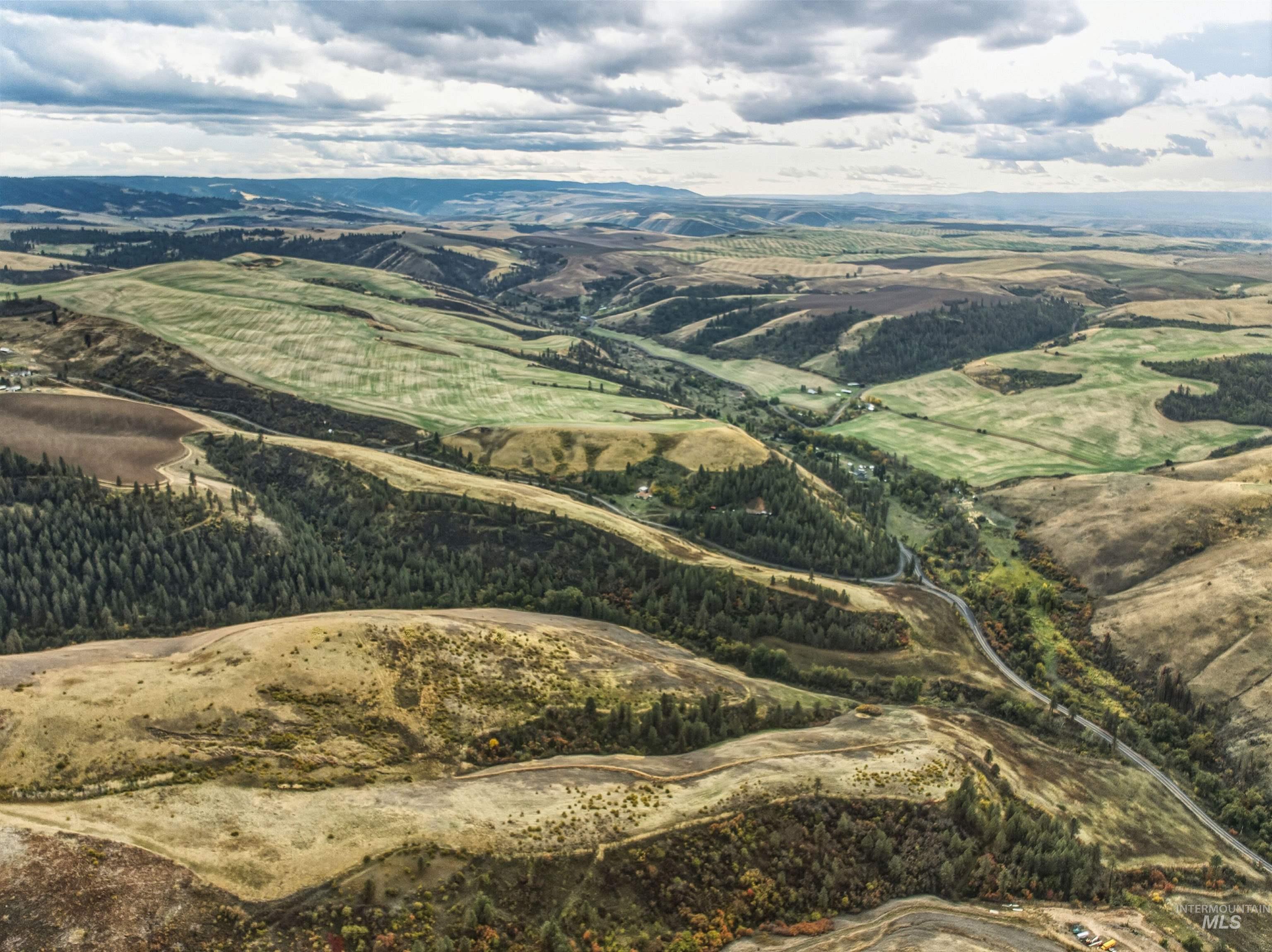 Aerial view of property's location with a mountain backdrop
