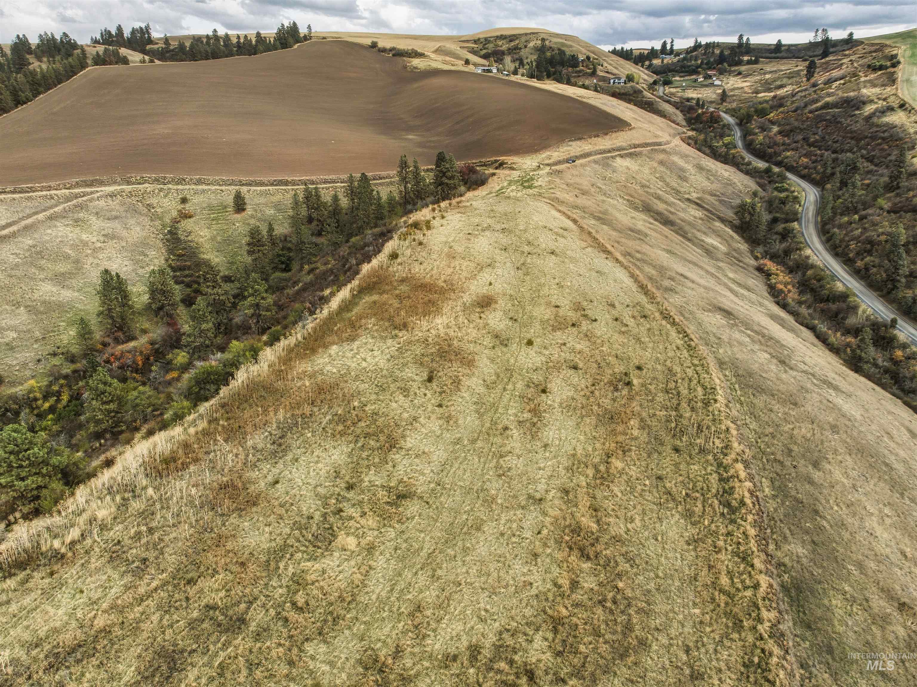 Aerial view of property and surrounding area